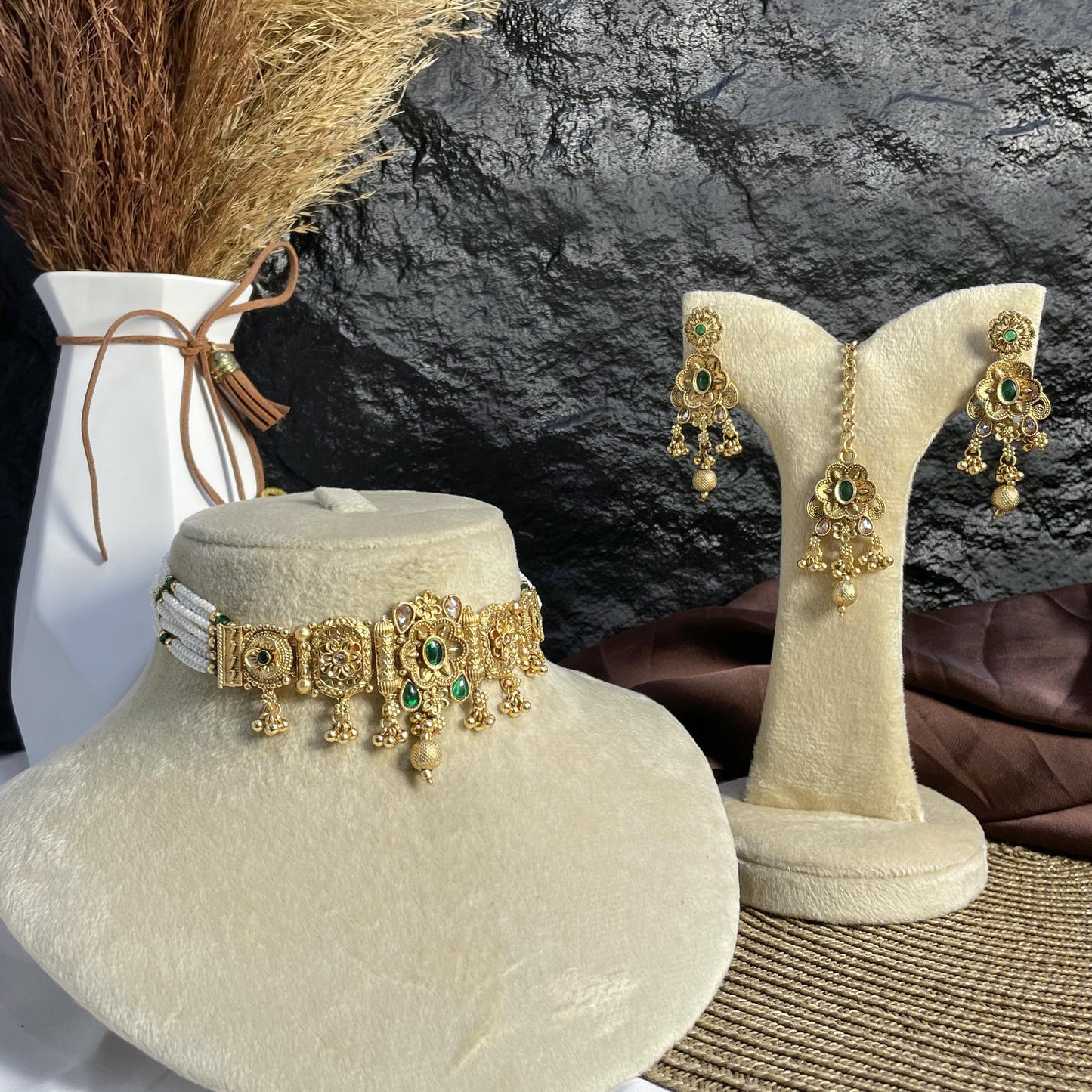 MOTI-GULAB RAJWARI CHOKER