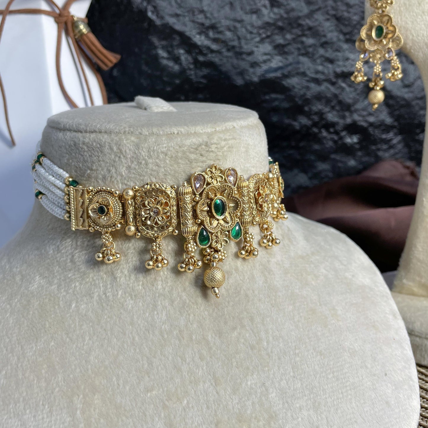 MOTI-GULAB RAJWARI CHOKER