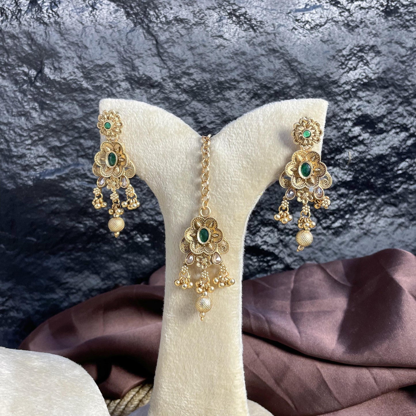 MOTI-GULAB RAJWARI CHOKER