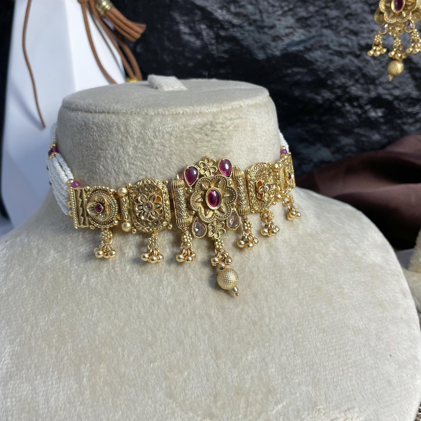 MOTI-GULAB RAJWARI CHOKER