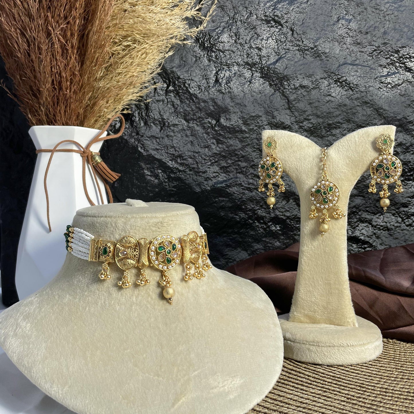MOTI-MAAL RAJWARI CHOKER
