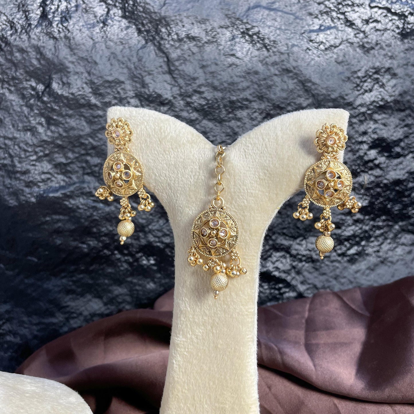 GUL-DASTA RAJWARI CHOKER