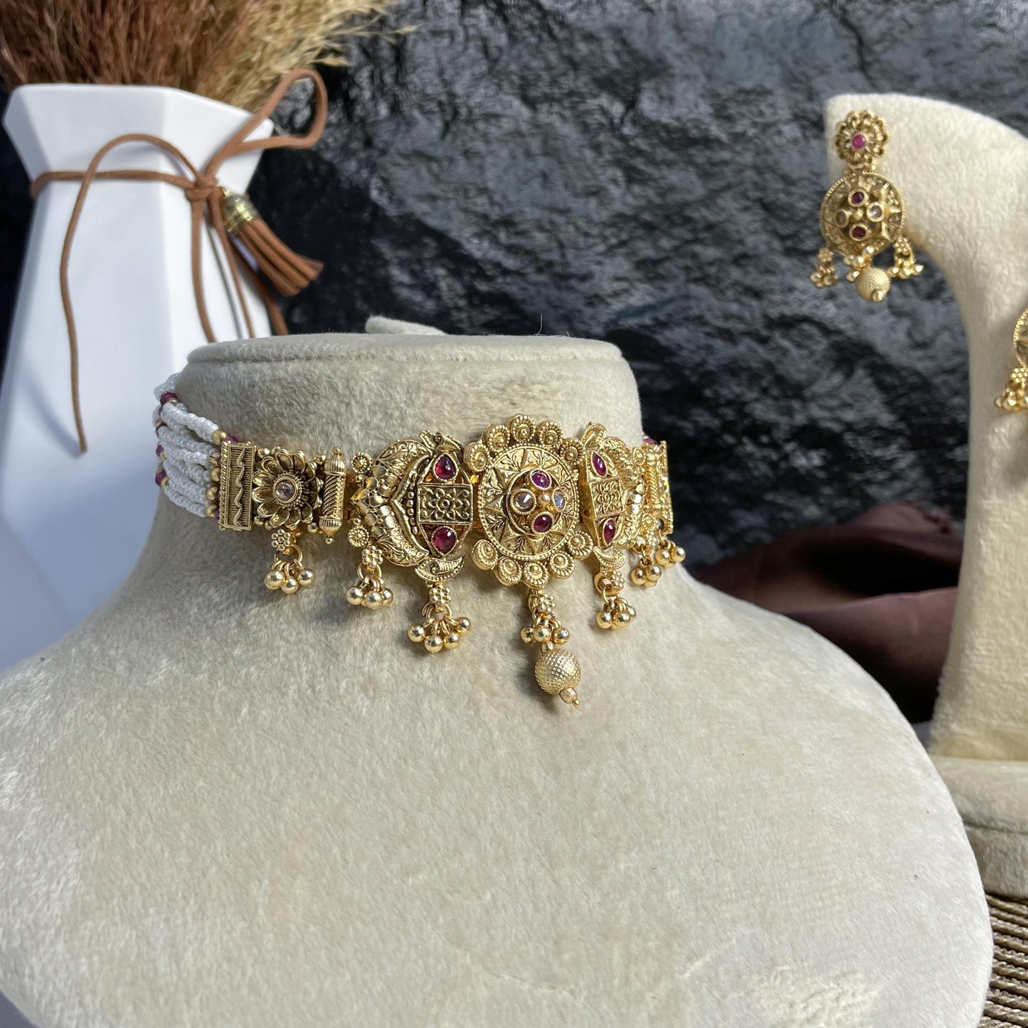 GUL-DASTA RAJWARI CHOKER