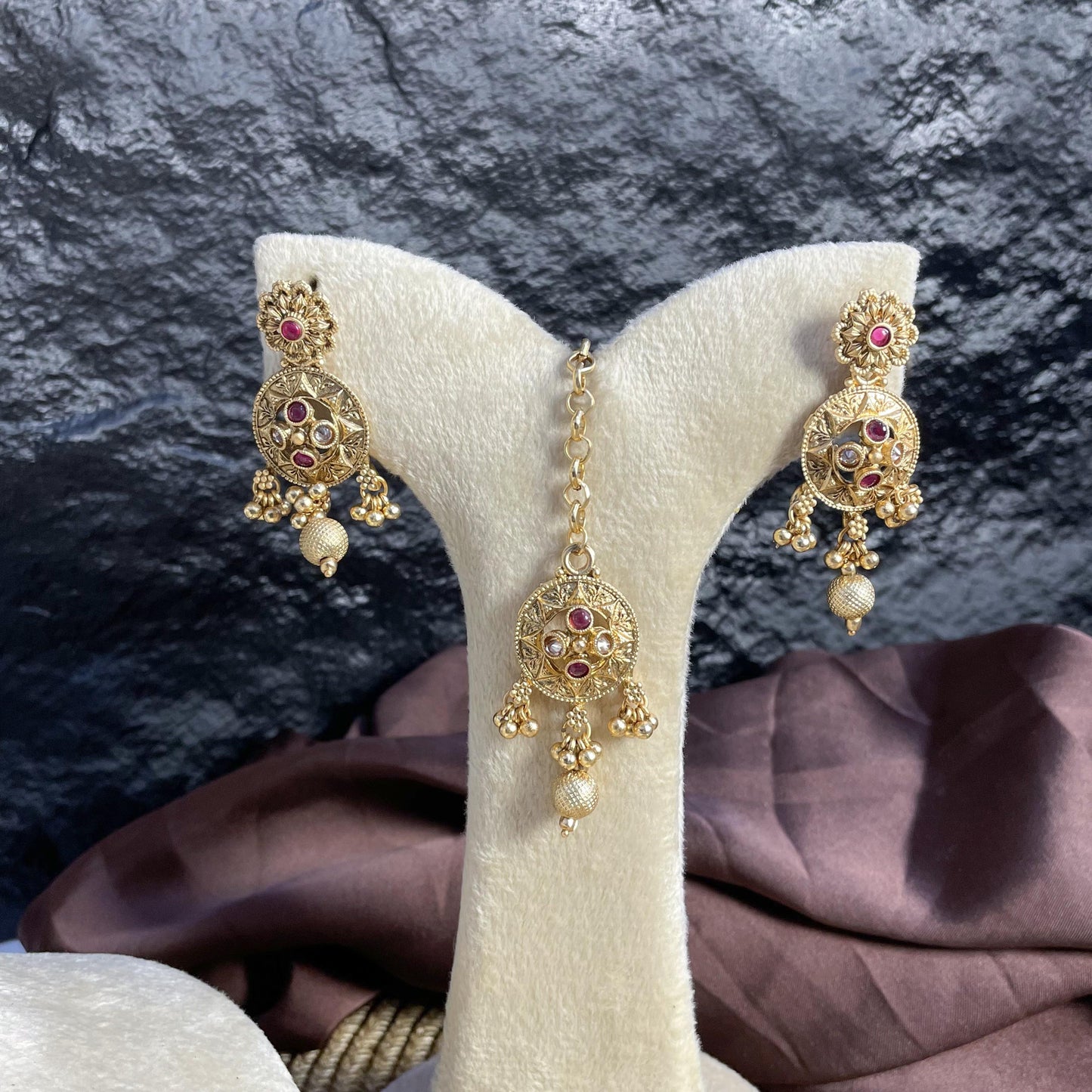 GUL-DASTA RAJWARI CHOKER