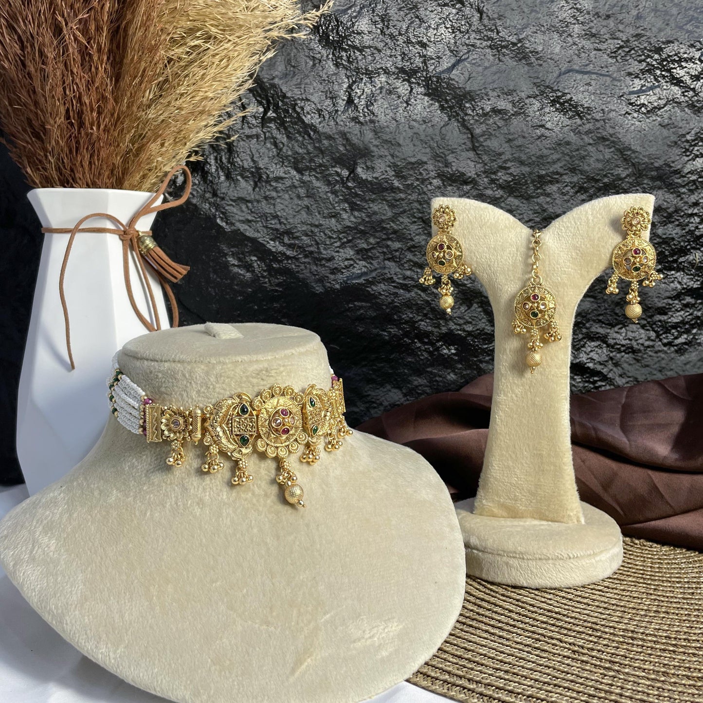 GUL-DASTA RAJWARI CHOKER