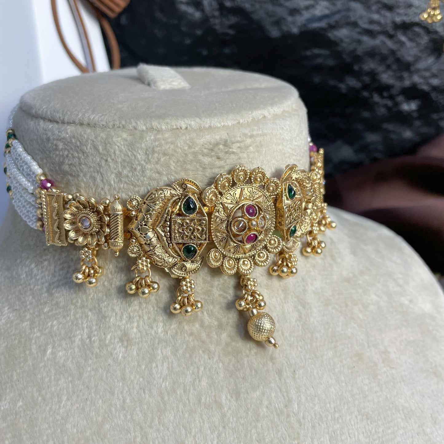 GUL-DASTA RAJWARI CHOKER