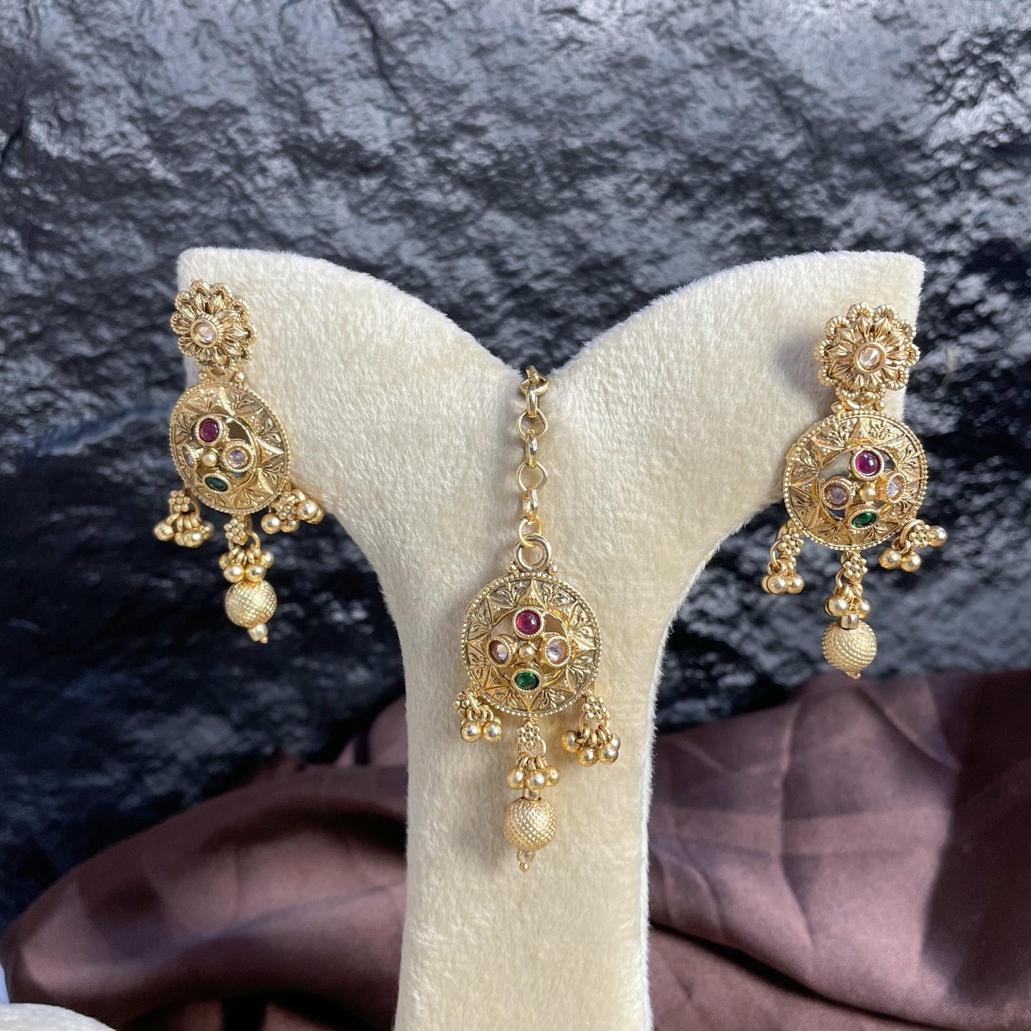 GUL-DASTA RAJWARI CHOKER