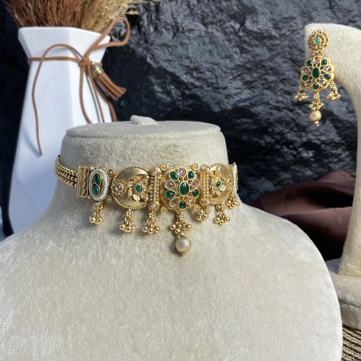 SHAHI-GUL RAJWARI CHOKER
