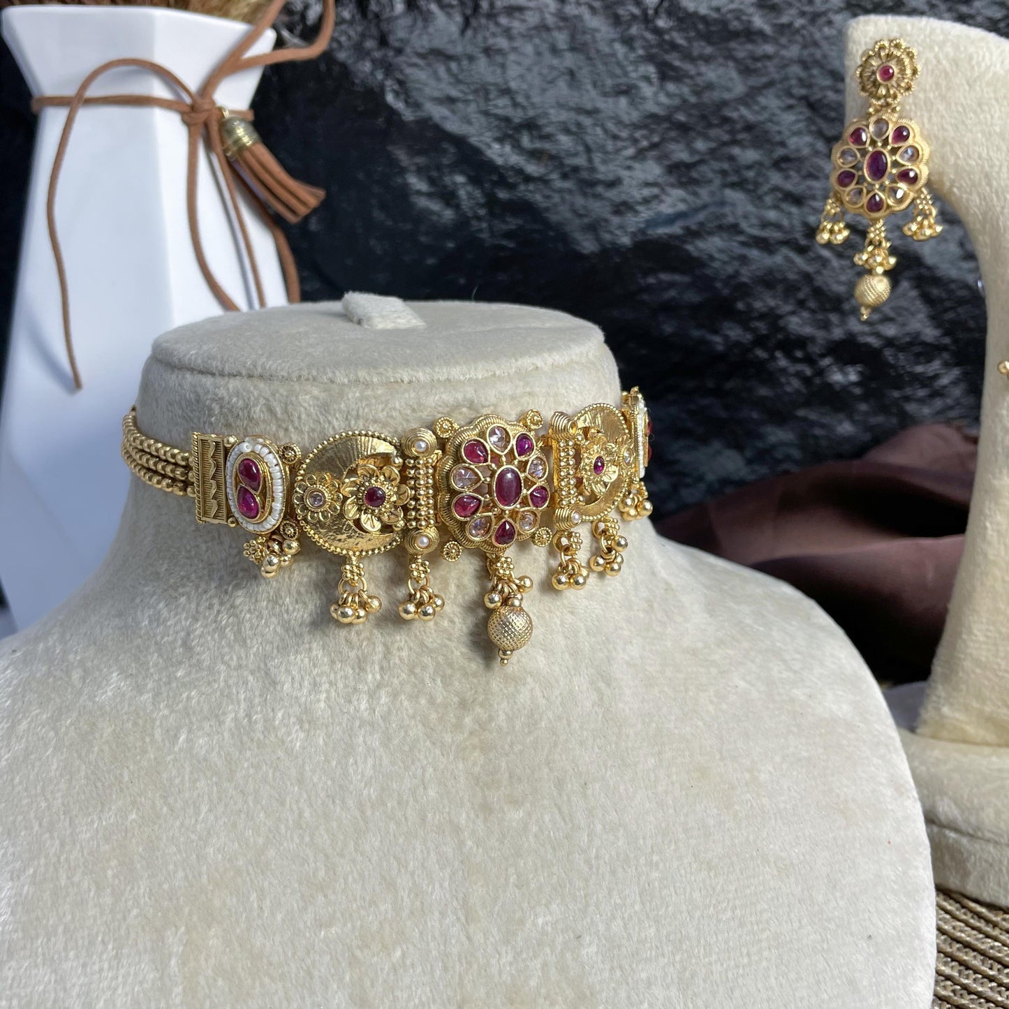 SHAHI-GUL RAJWARI CHOKER