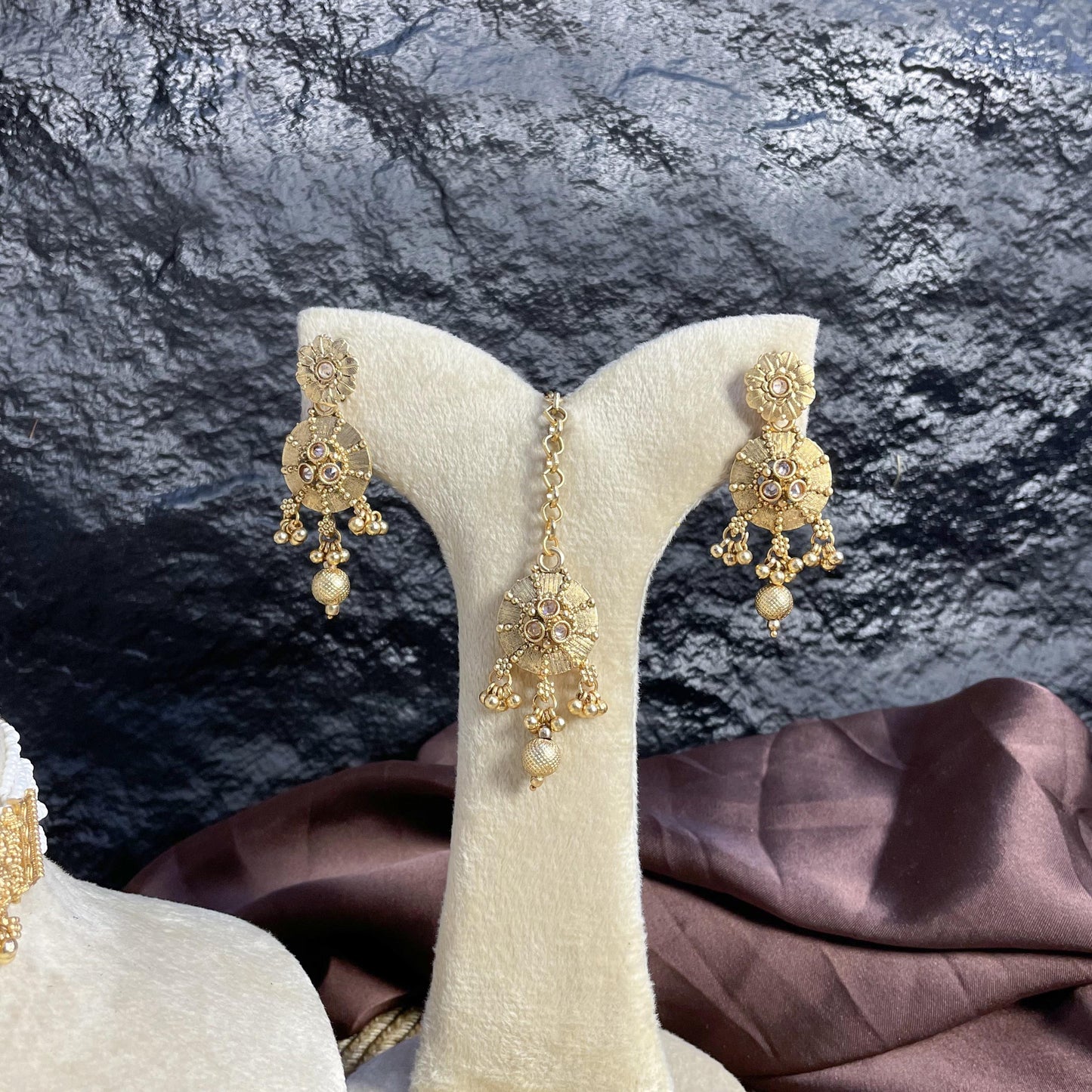 MOTI-HAAR DARBAR RAJWARI CHOKER