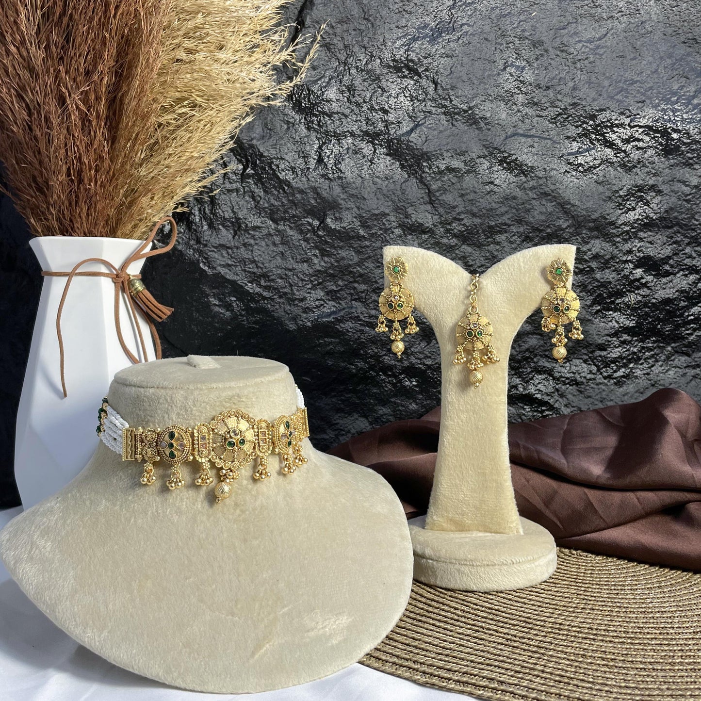 MOTI-HAAR DARBAR RAJWARI CHOKER