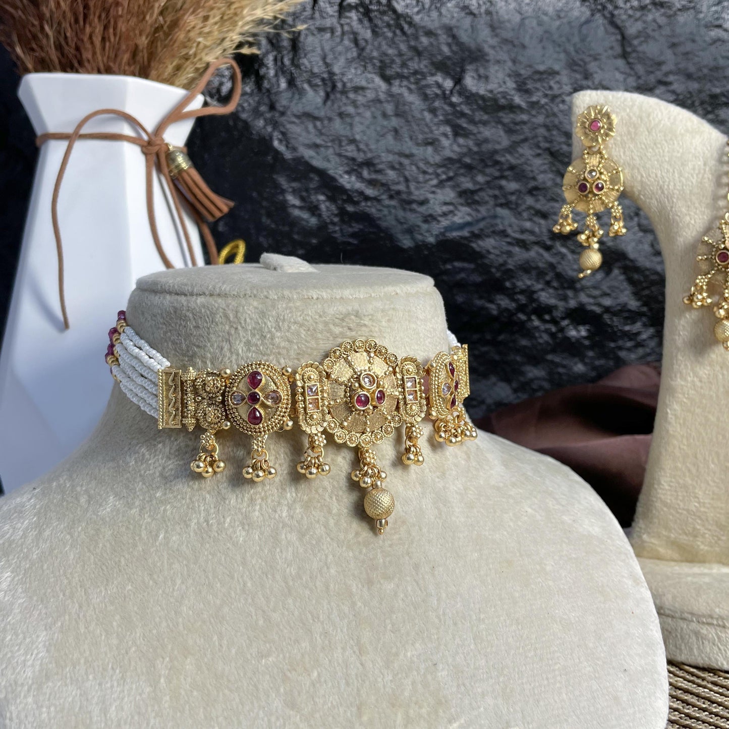MOTI-HAAR DARBAR RAJWARI CHOKER