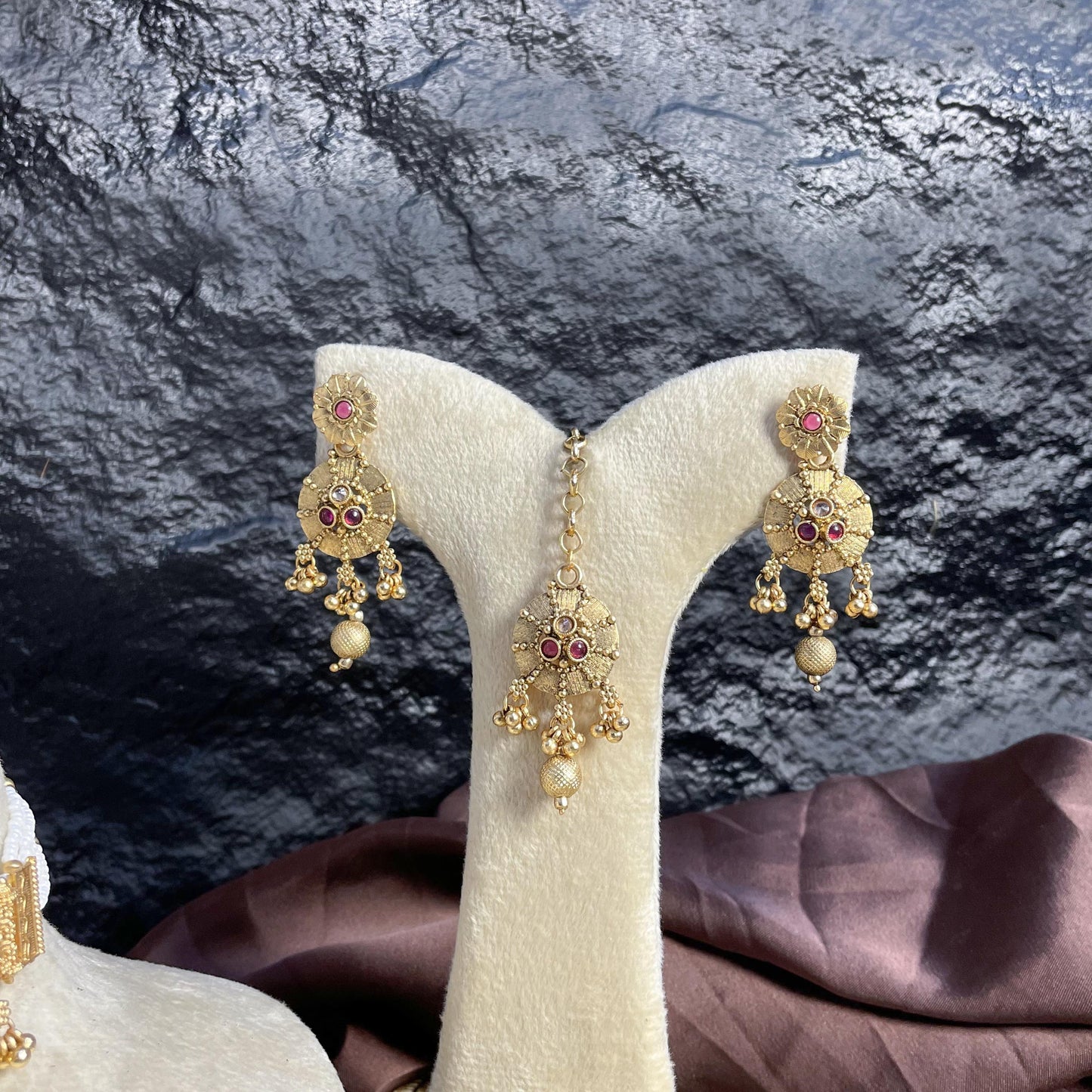 MOTI-HAAR DARBAR RAJWARI CHOKER