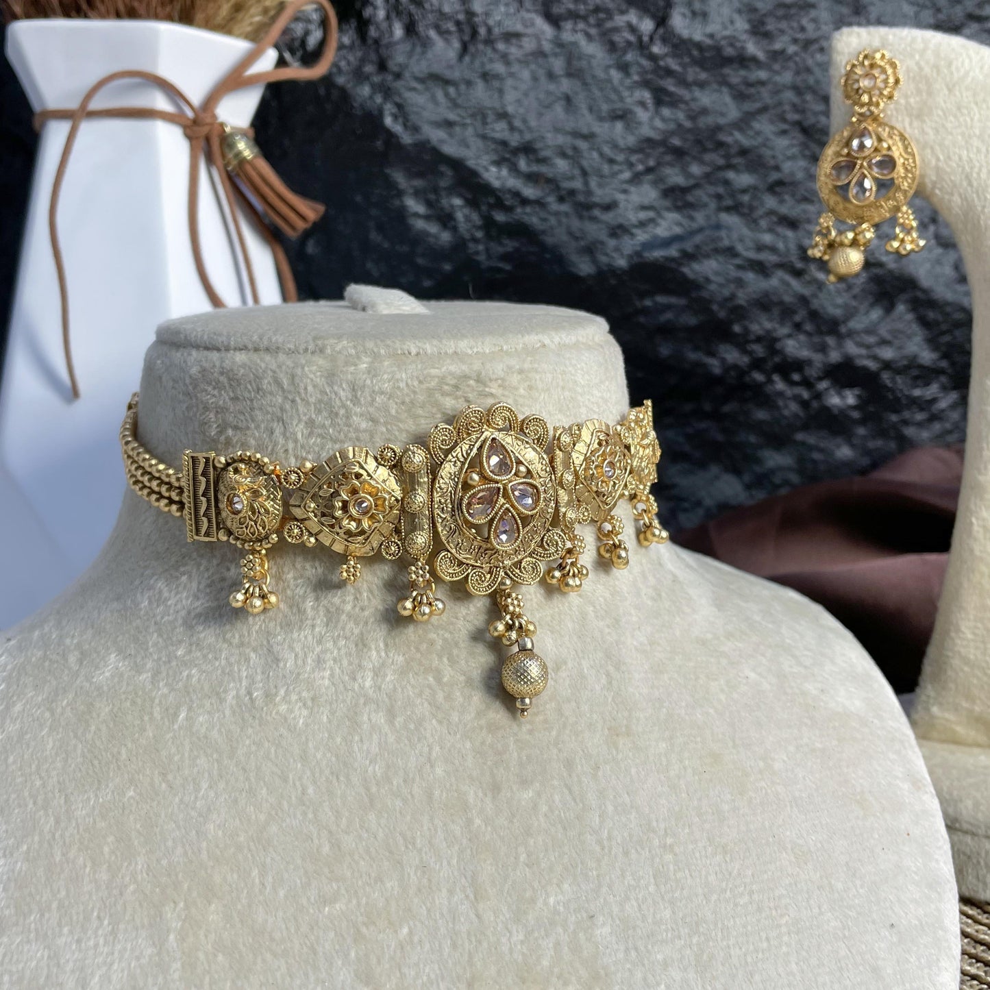GUL-E-KHAS RAJWARI CHOKER
