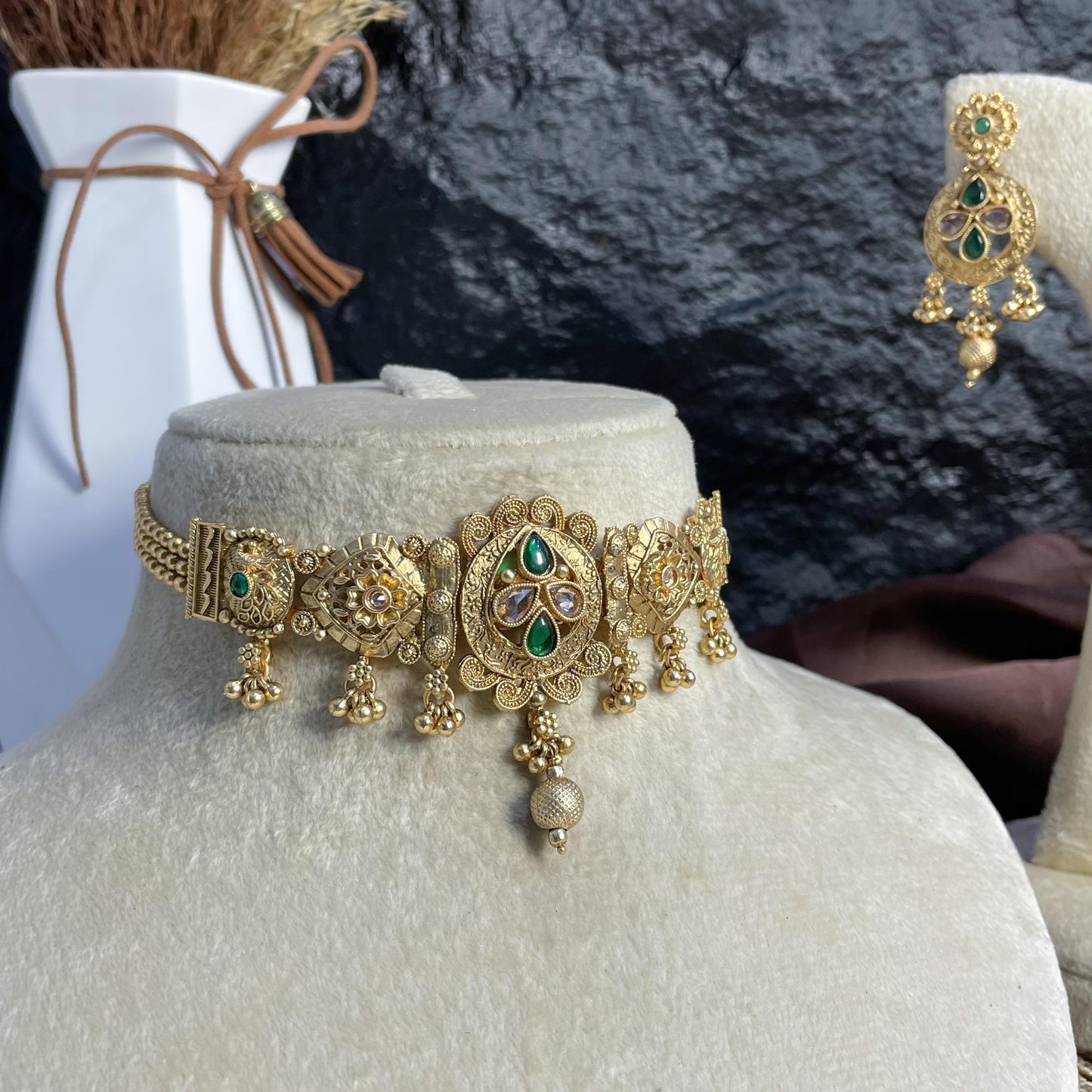 GUL-E-KHAS RAJWARI CHOKER