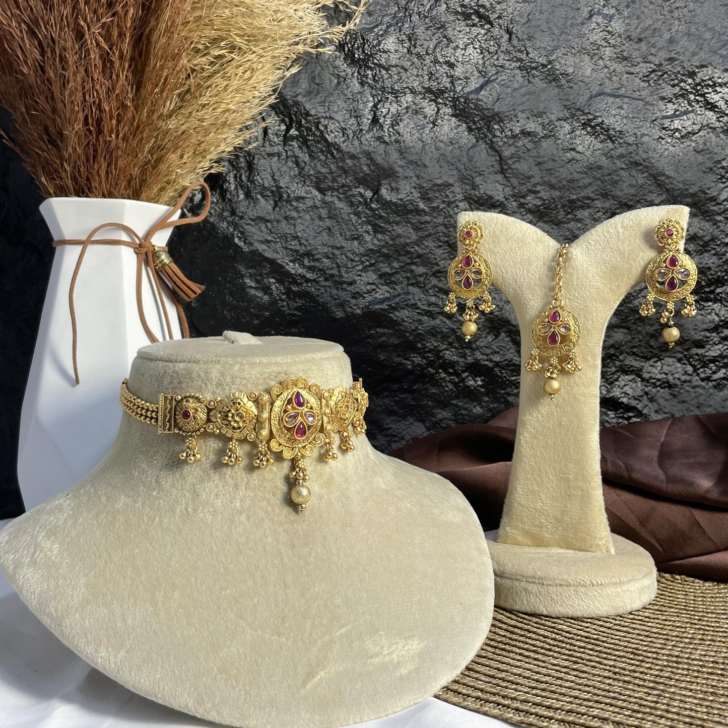 GUL-E-KHAS RAJWARI CHOKER