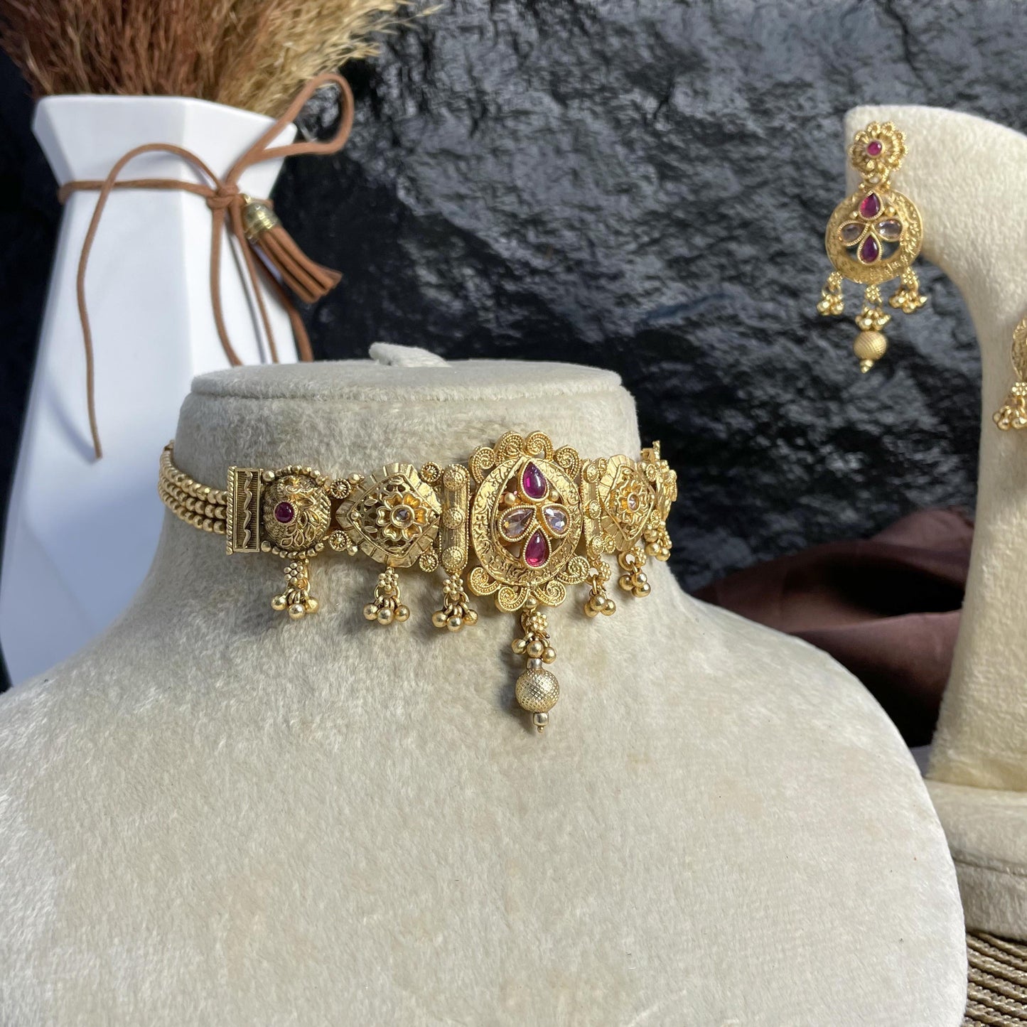 GUL-E-KHAS RAJWARI CHOKER