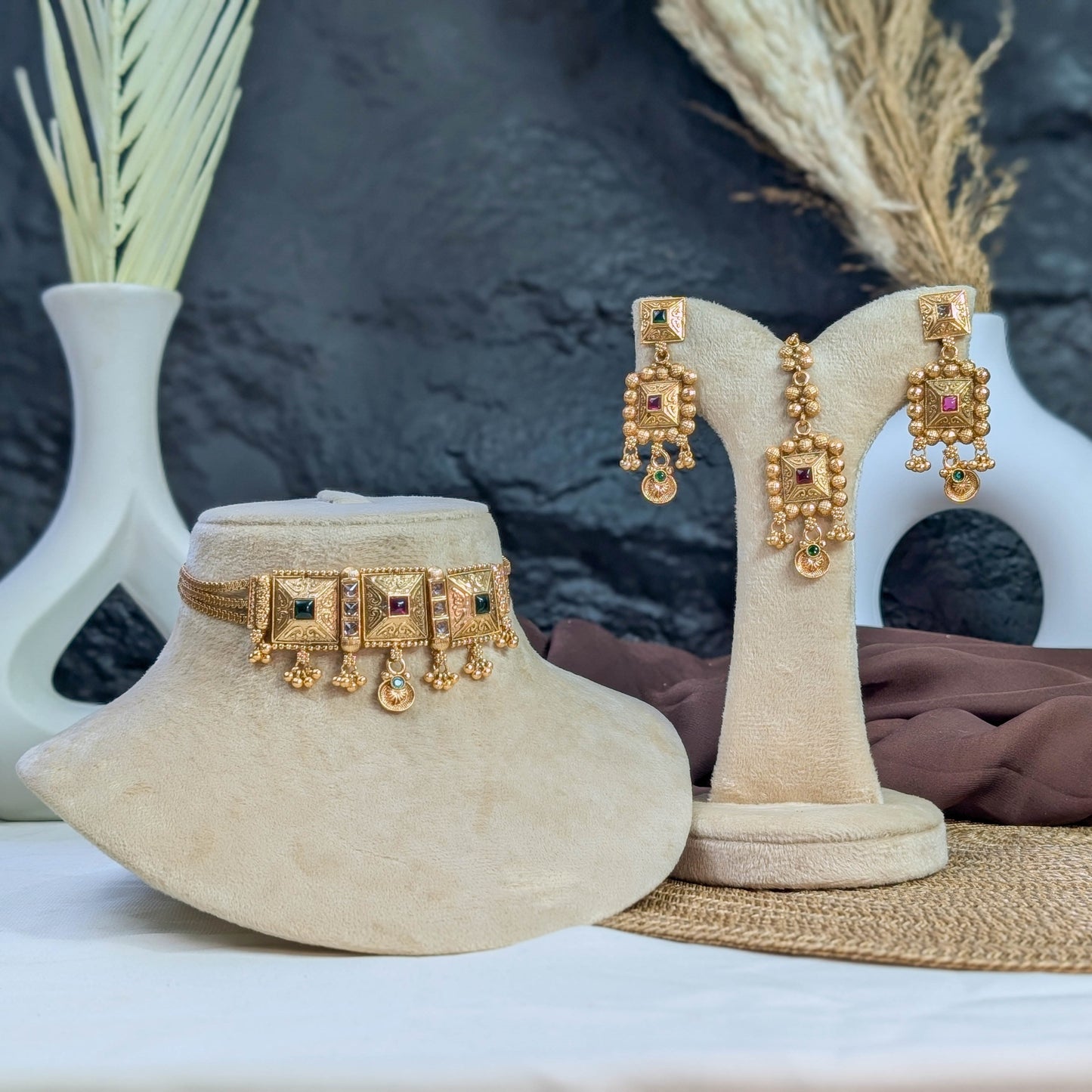 Noor-malika rajwari choker