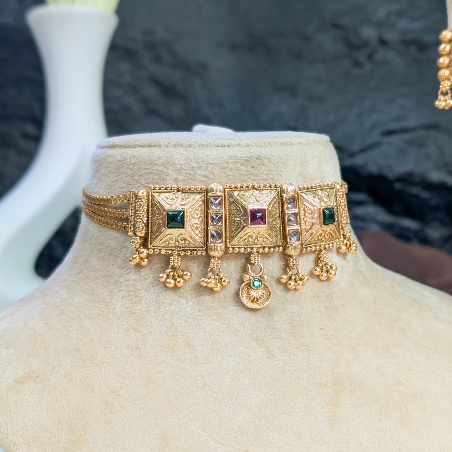 Noor-malika rajwari choker
