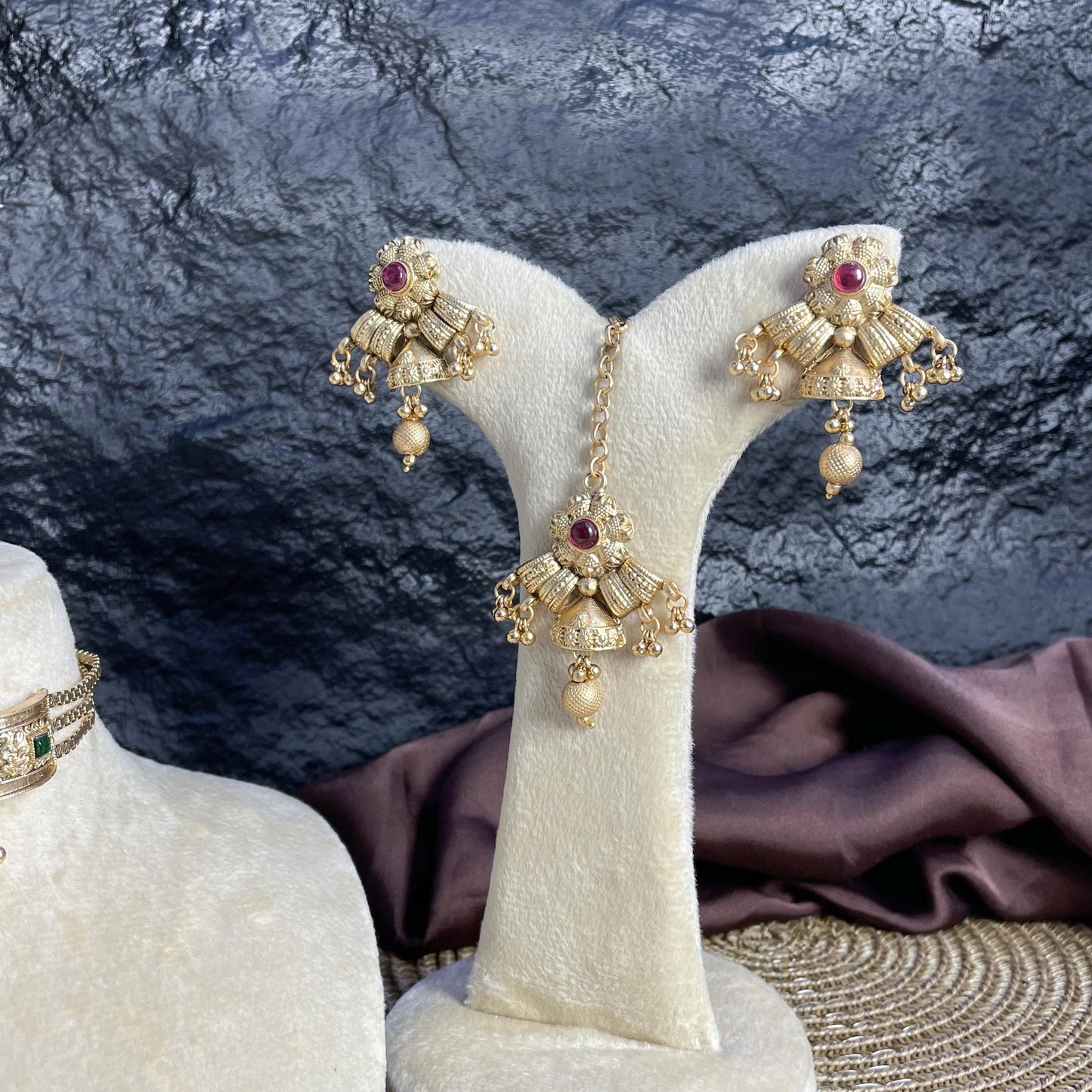 MAHARAJA JHUMKA RAJWARI CHOKER