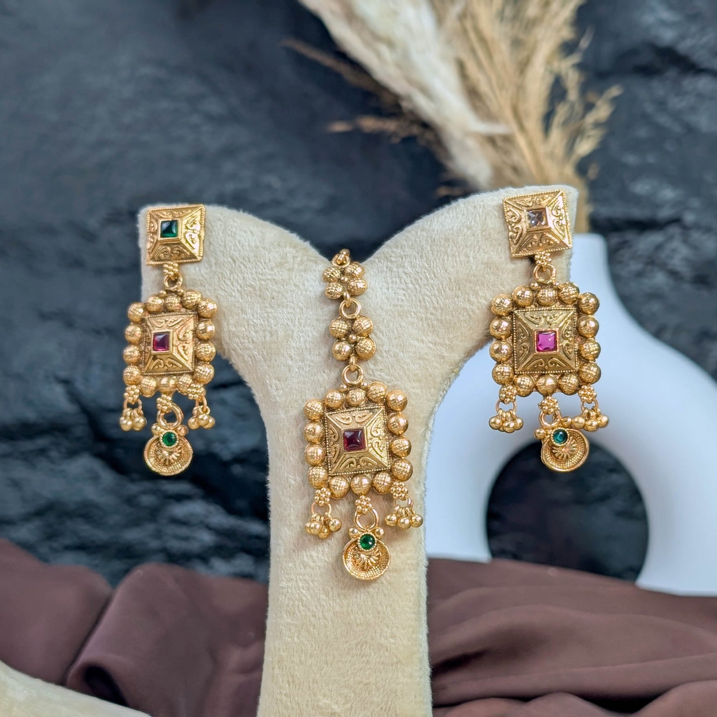 Noor-malika rajwari choker