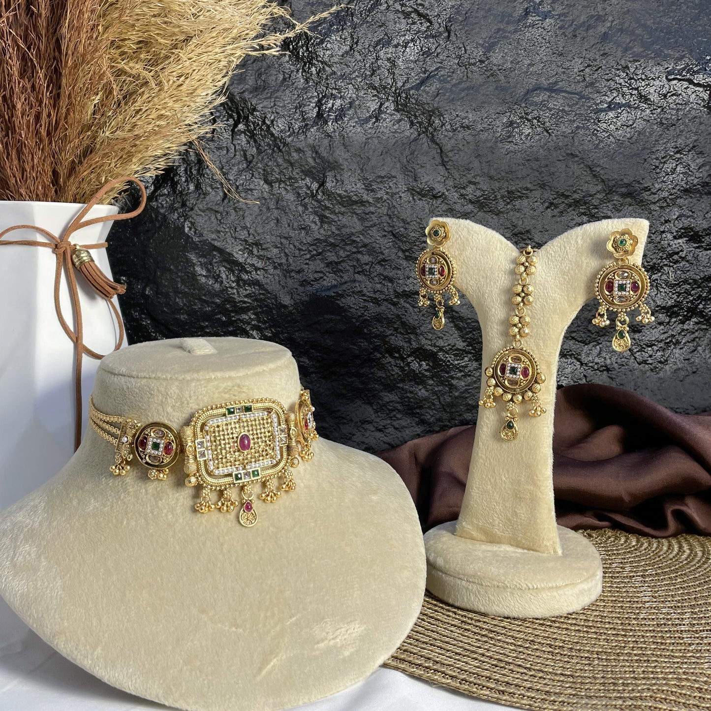 NAVRATTAN DARBAR RAJWARI CHOKER