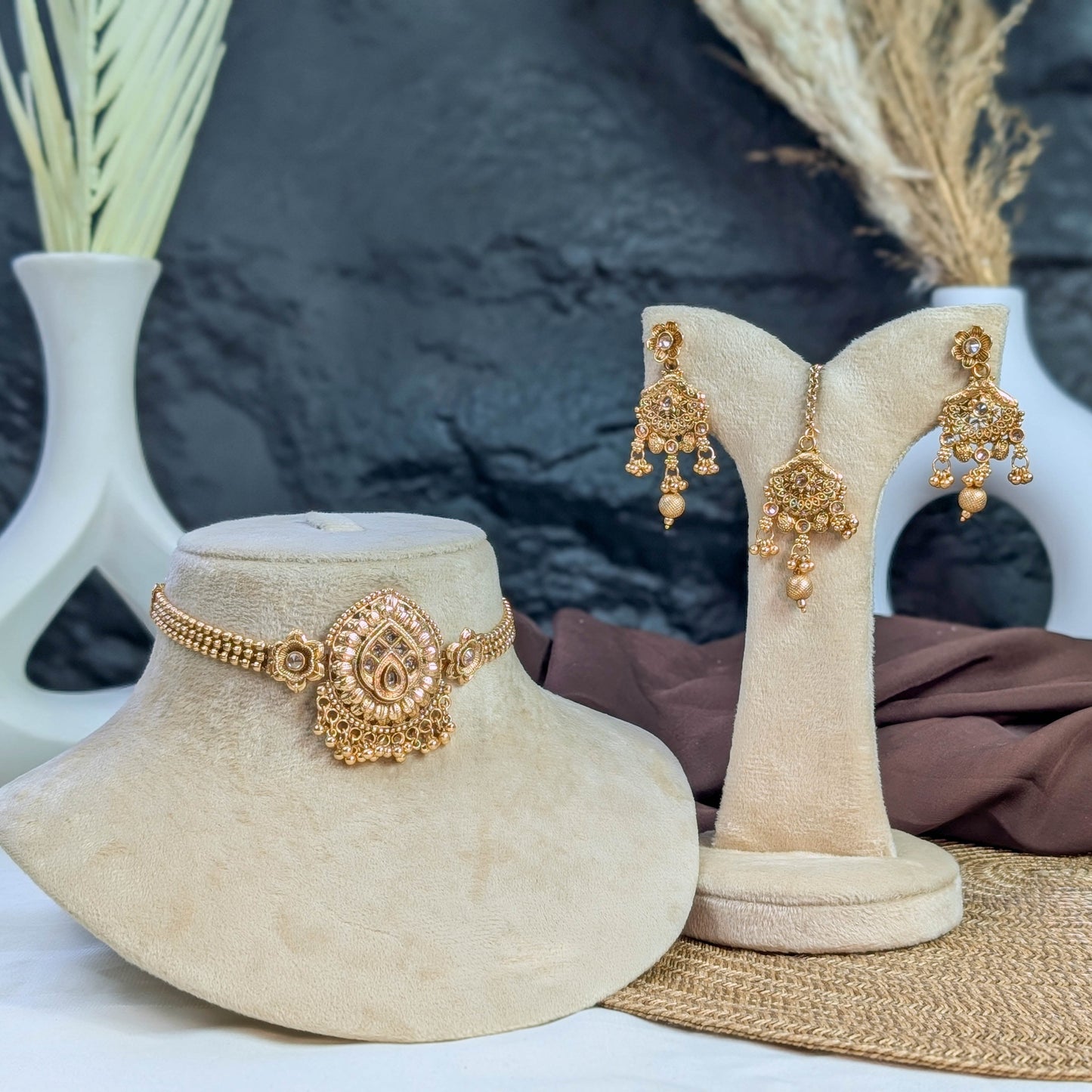 Chandan-van rajwari choker