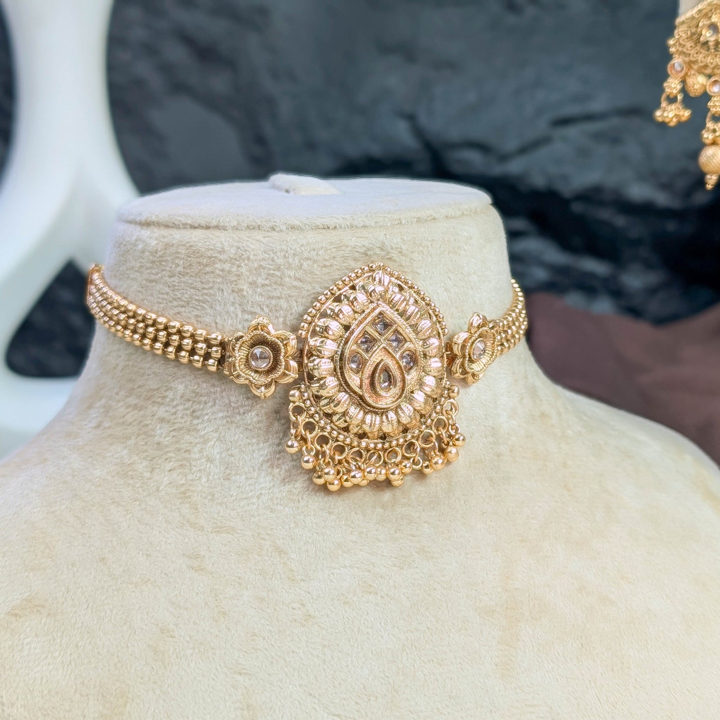 Chandan-van rajwari choker