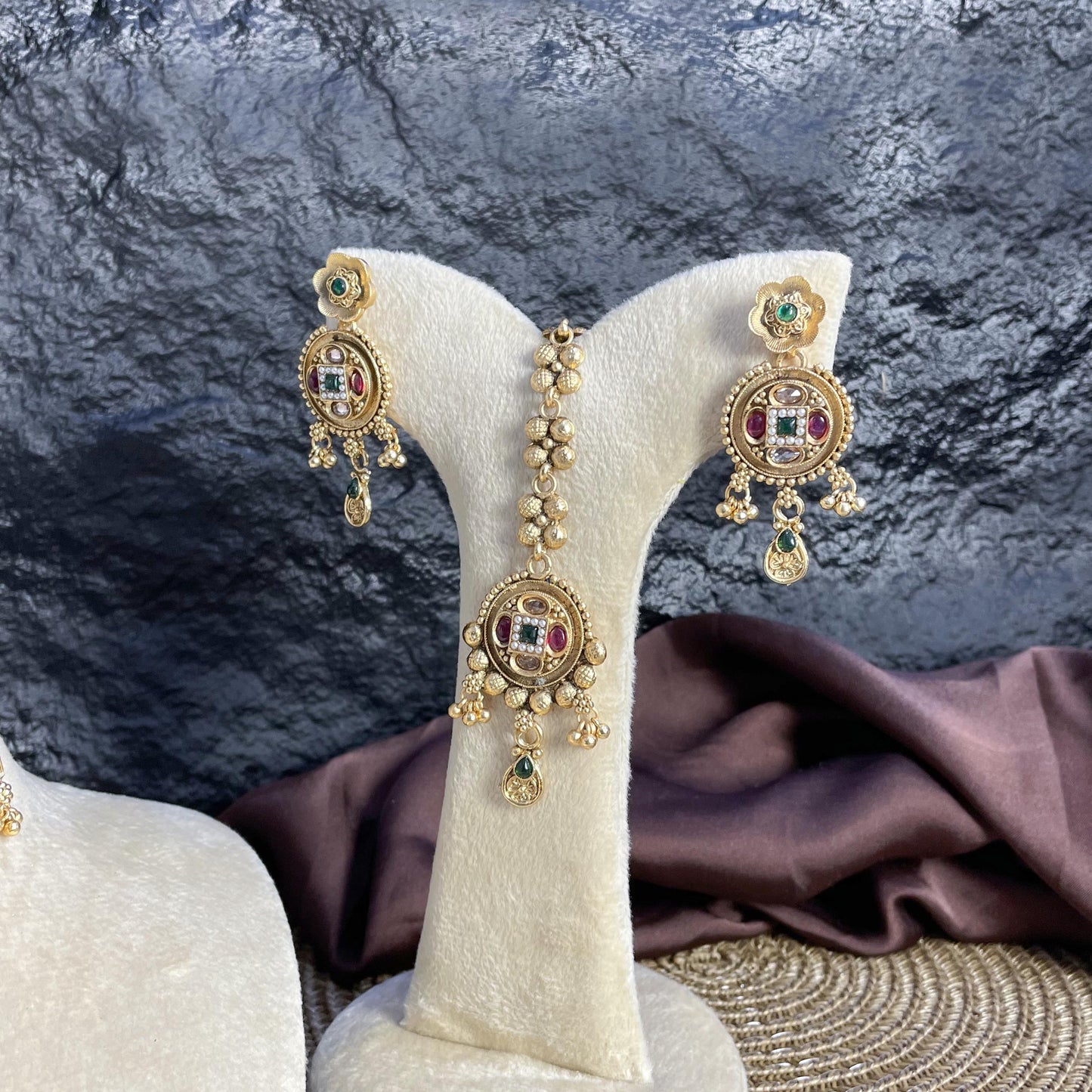 NAVRATTAN DARBAR RAJWARI CHOKER