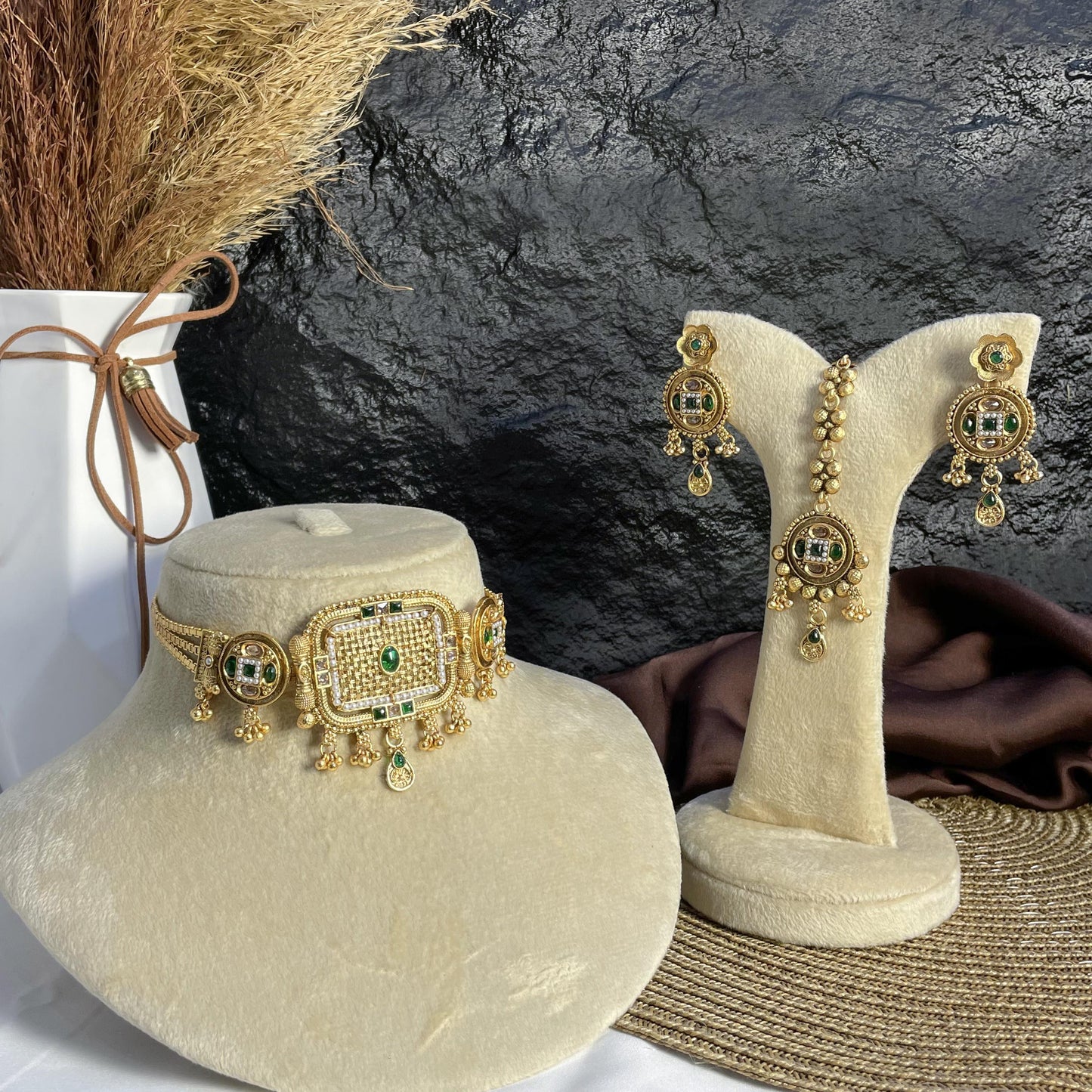 NAVRATTAN DARBAR RAJWARI CHOKER