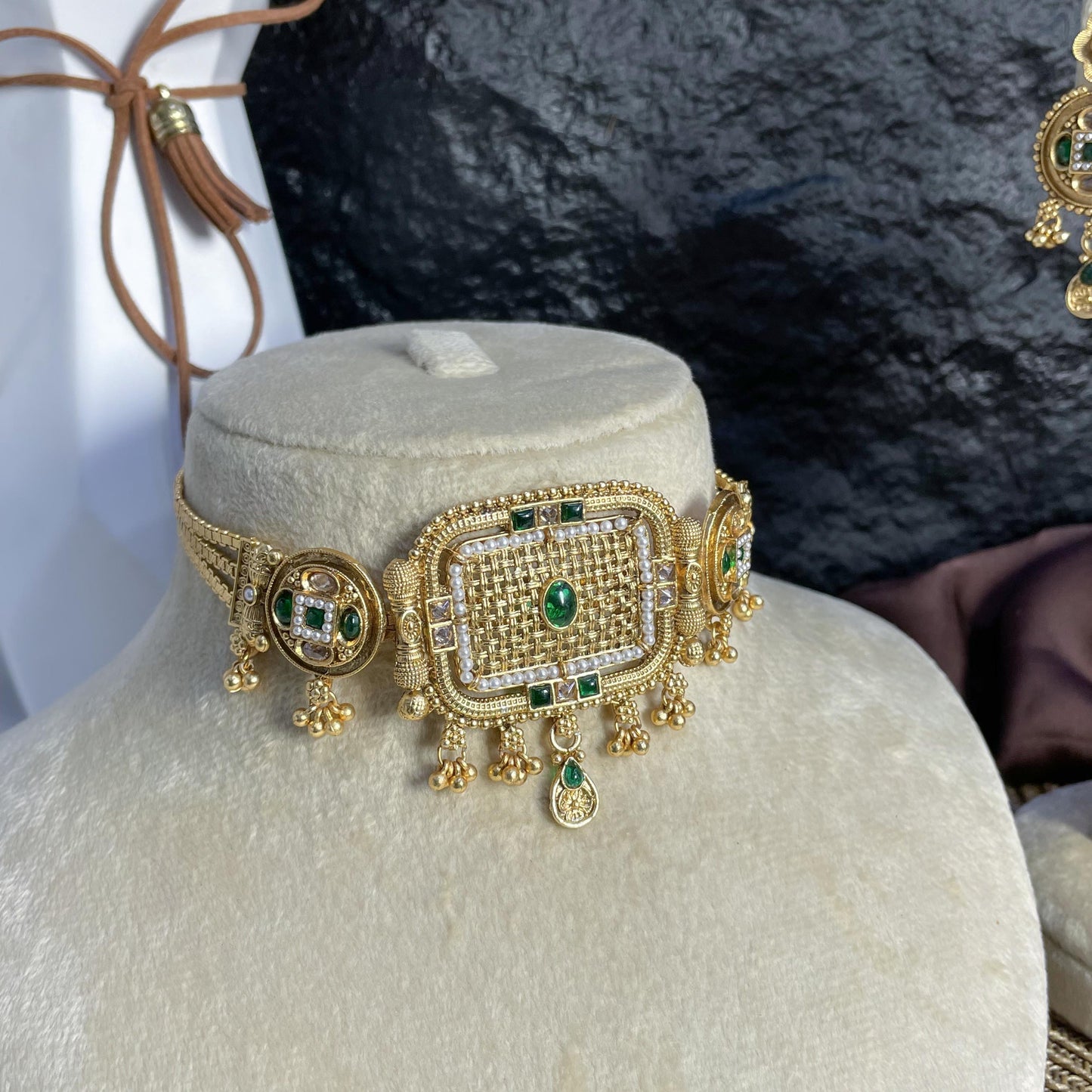 NAVRATTAN DARBAR RAJWARI CHOKER