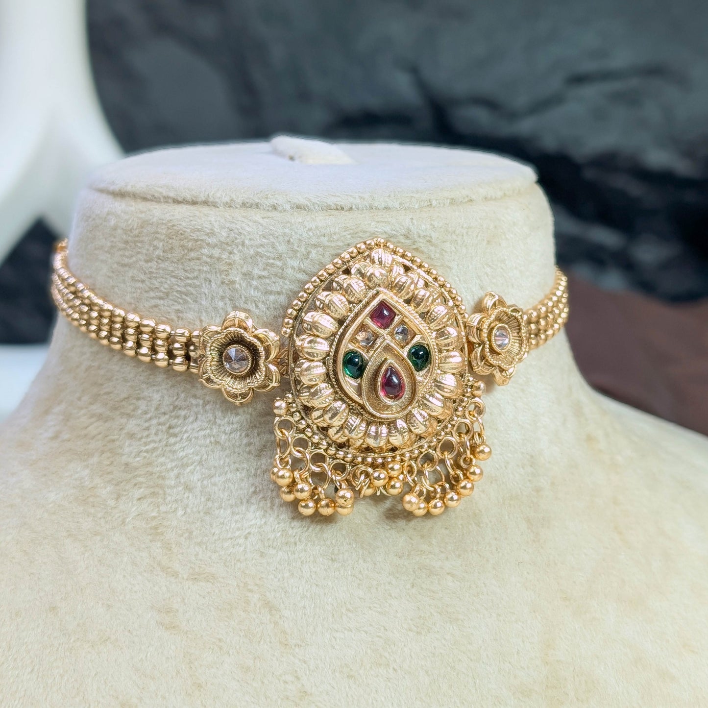 Chandan-van rajwari choker