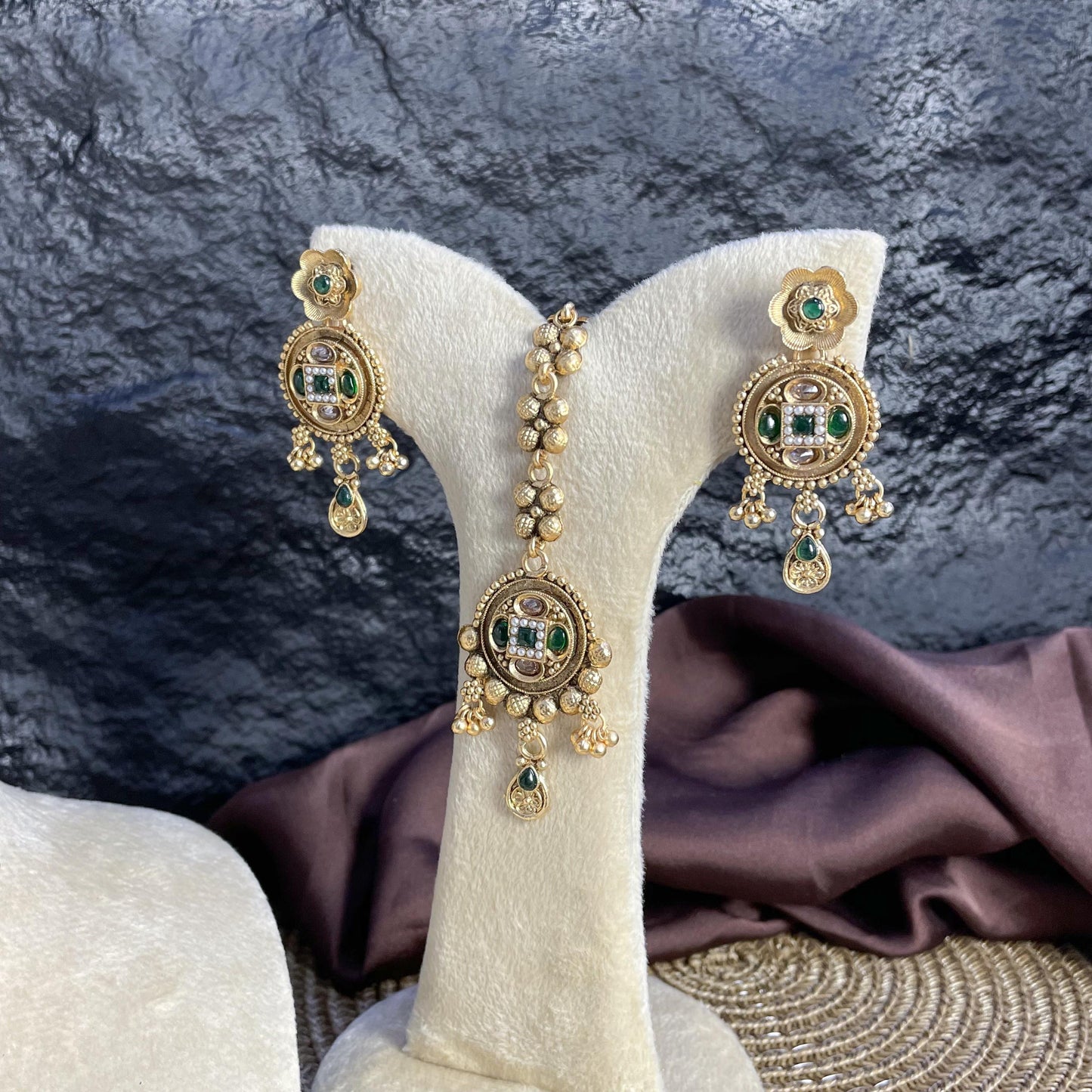 NAVRATTAN DARBAR RAJWARI CHOKER