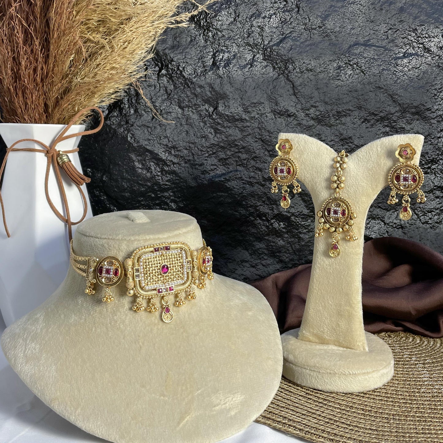 NAVRATTAN DARBAR RAJWARI CHOKER