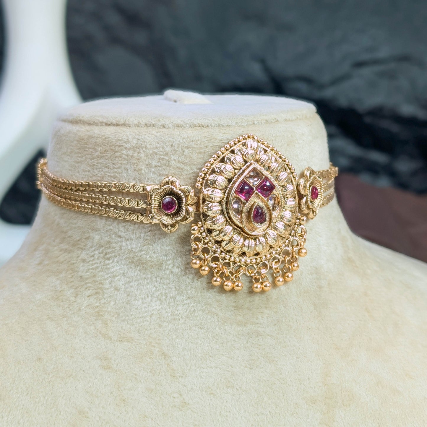 Chandan-van rajwari choker