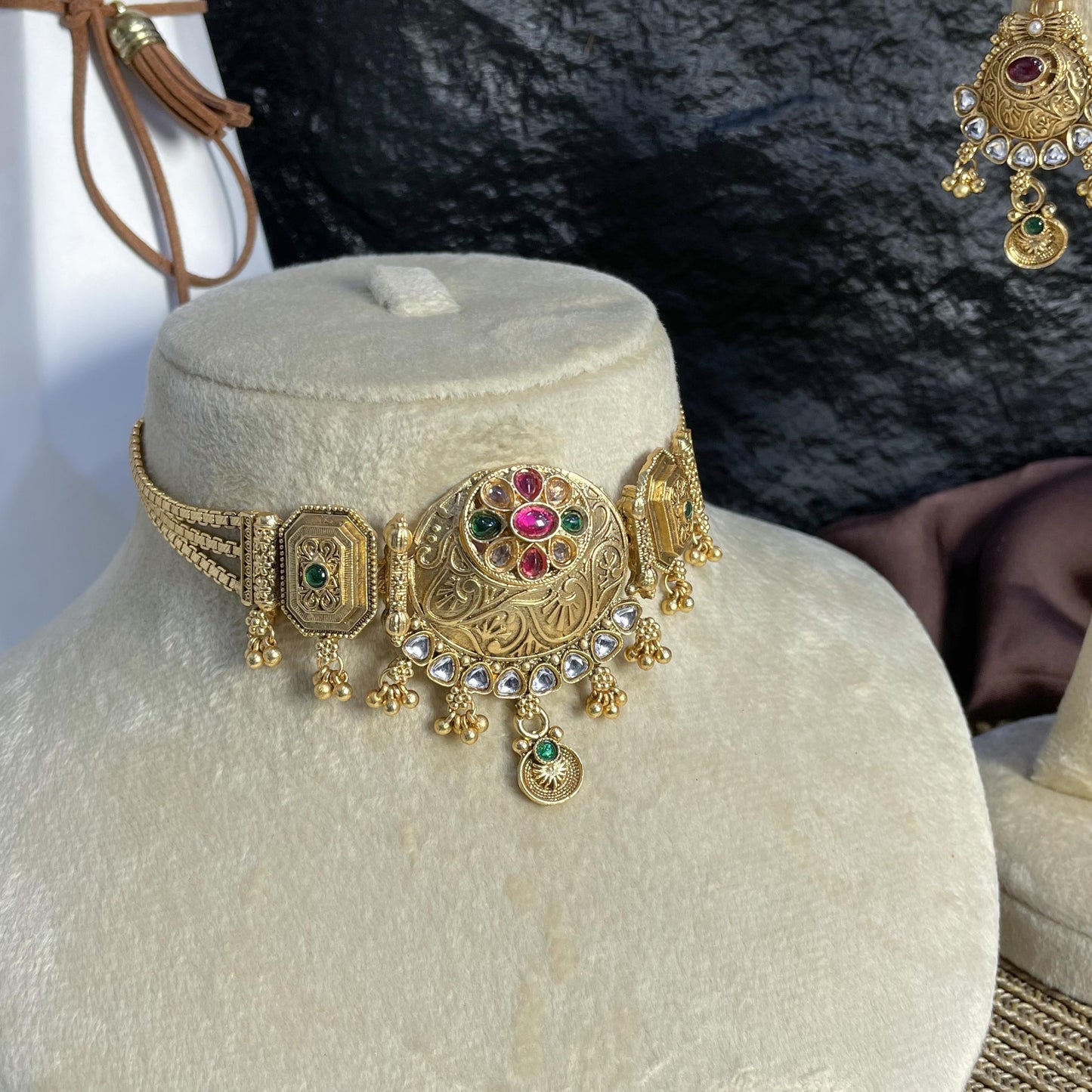 MEHAK GULAB RAJWARI CHOKER