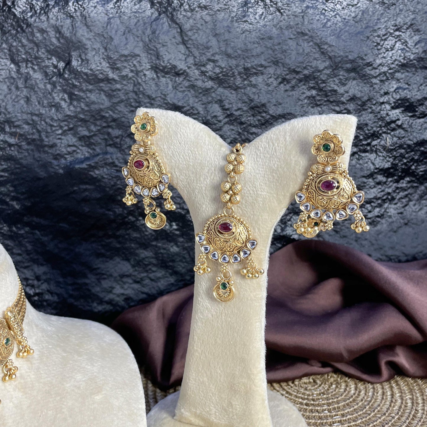 MEHAK GULAB RAJWARI CHOKER