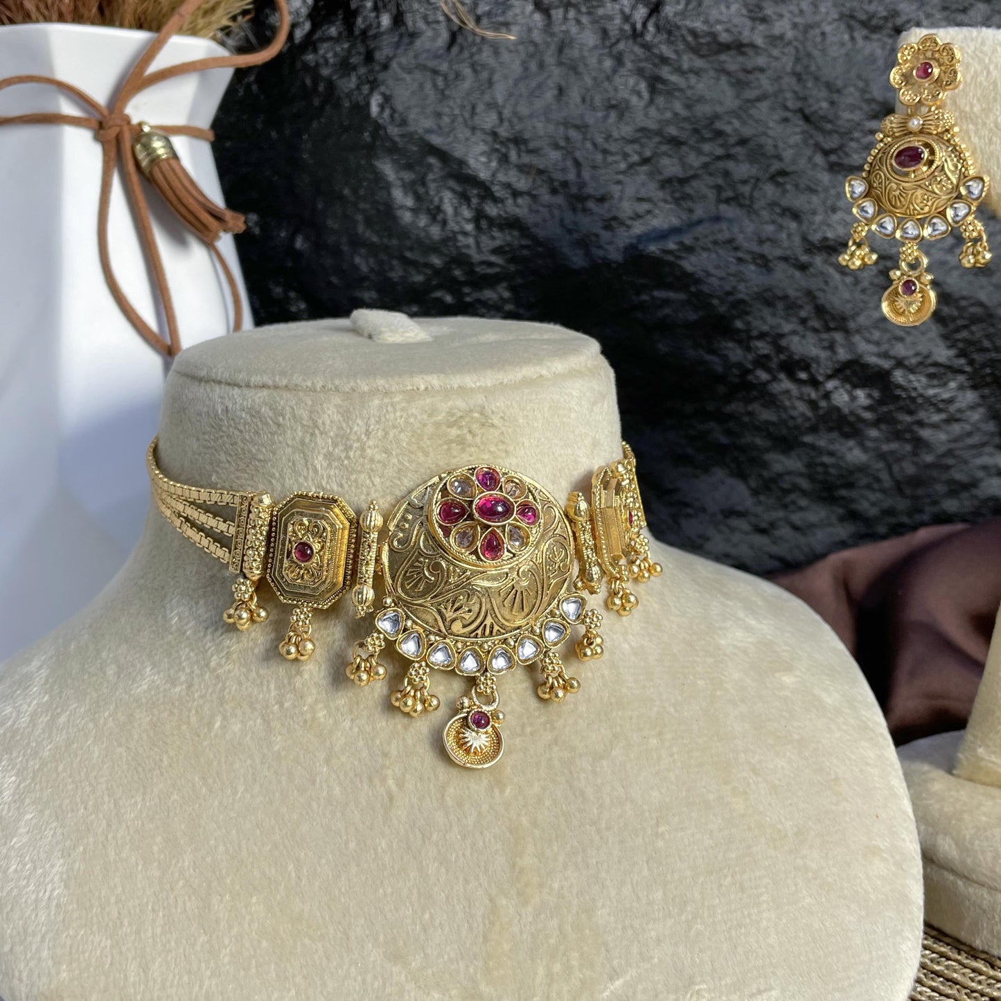 MEHAK GULAB RAJWARI CHOKER