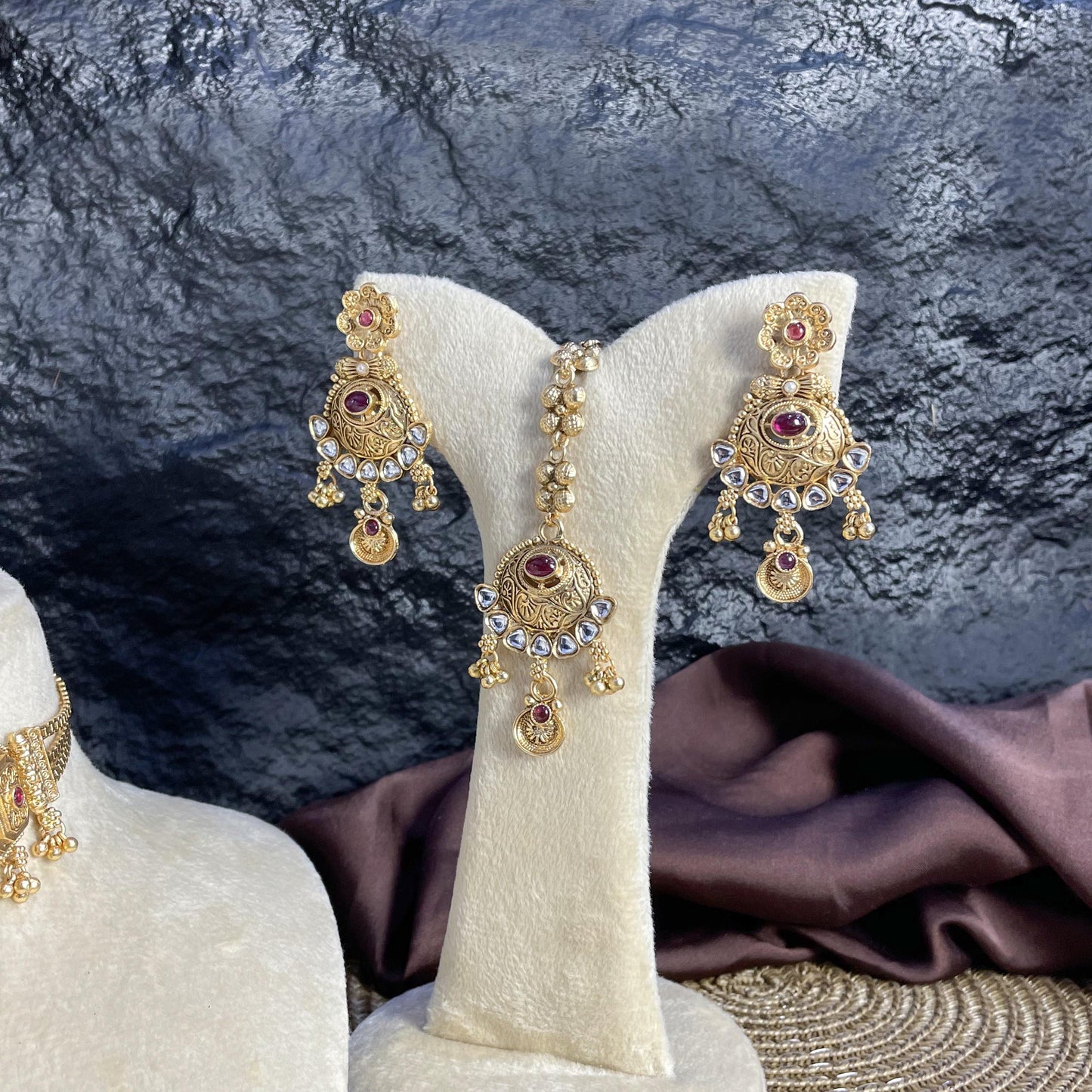 MEHAK GULAB RAJWARI CHOKER