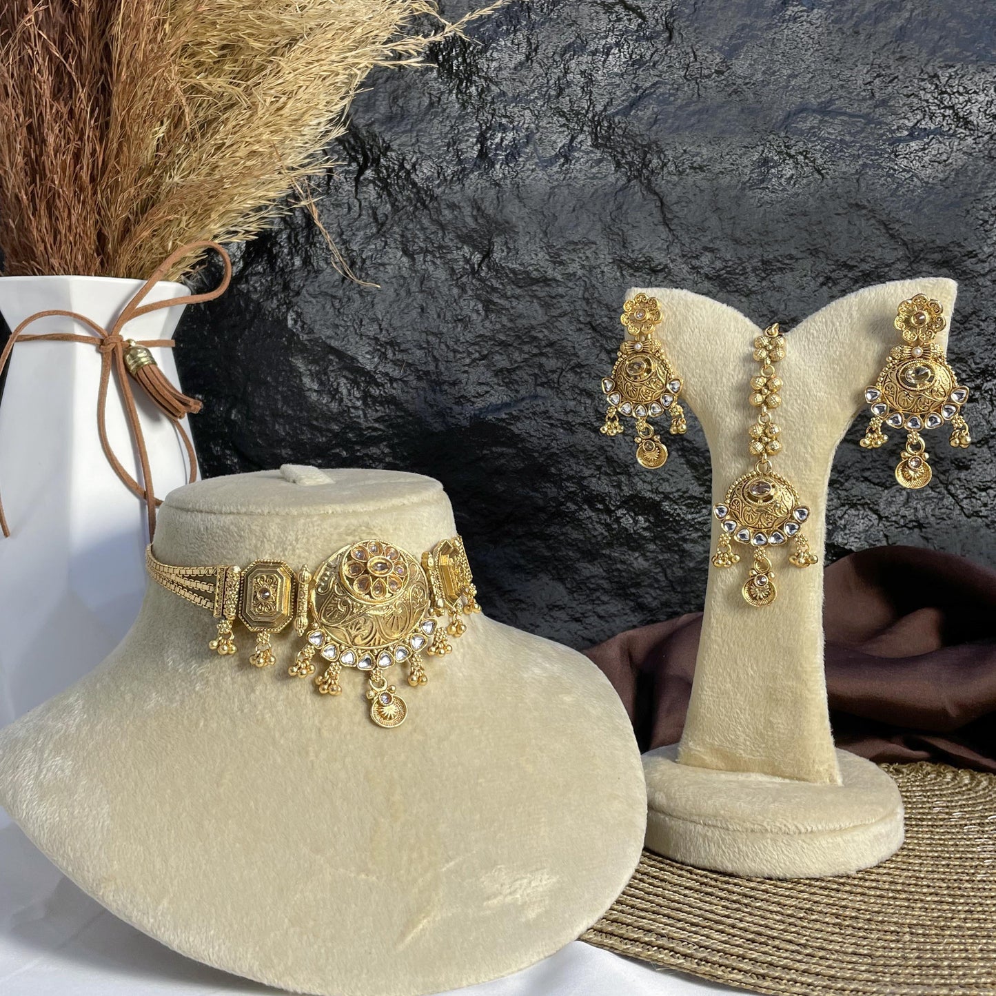 MEHAK GULAB RAJWARI CHOKER