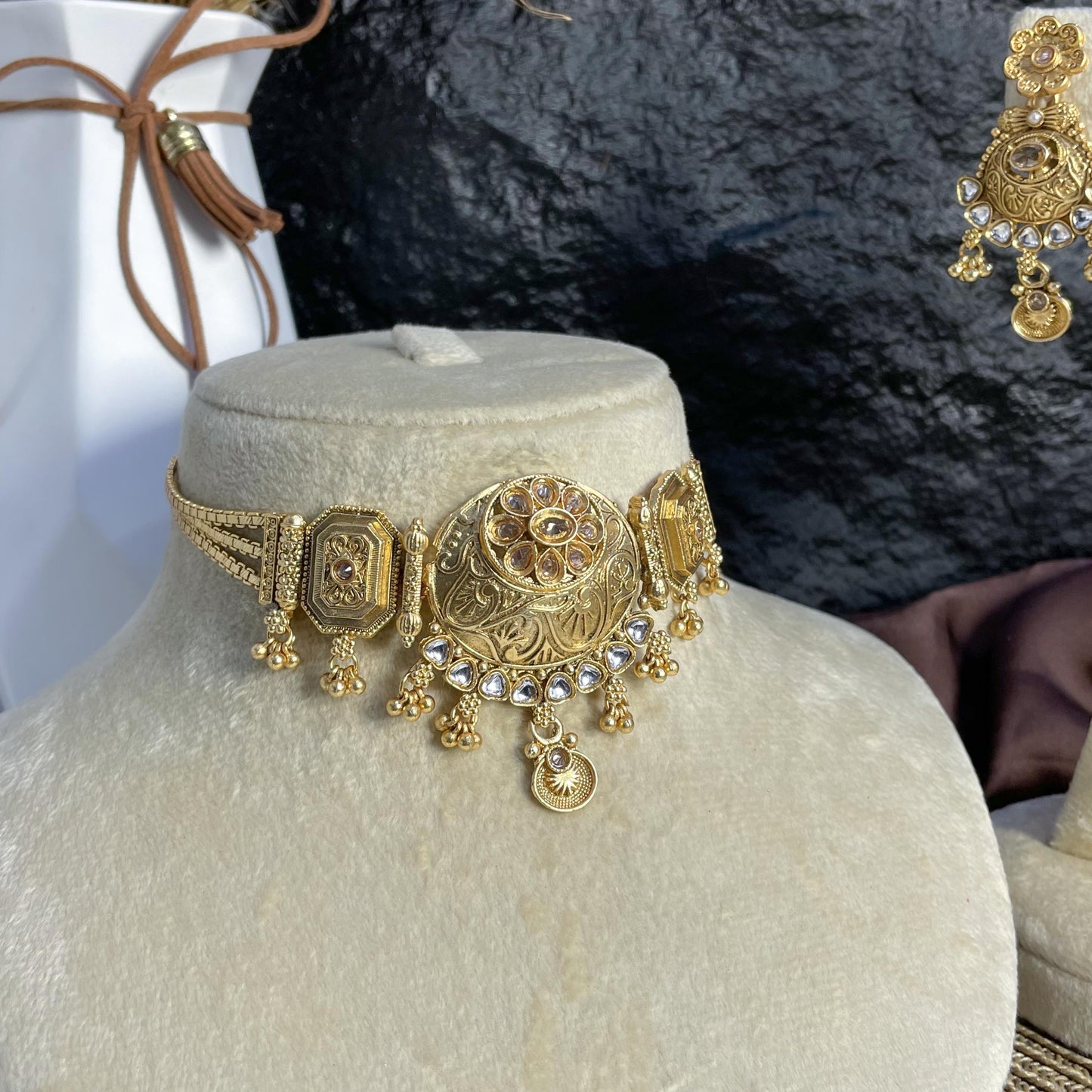 MEHAK GULAB RAJWARI CHOKER