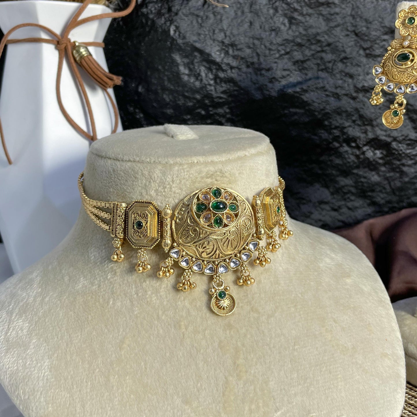 MEHAK GULAB RAJWARI CHOKER
