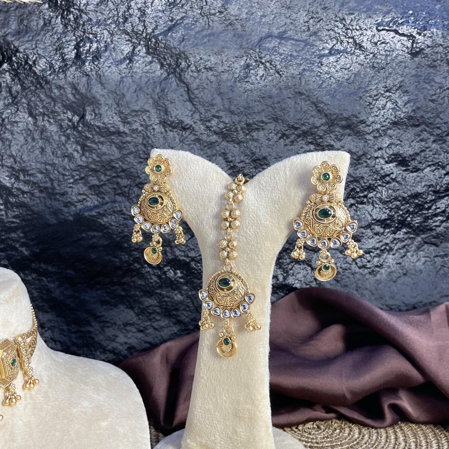 MEHAK GULAB RAJWARI CHOKER