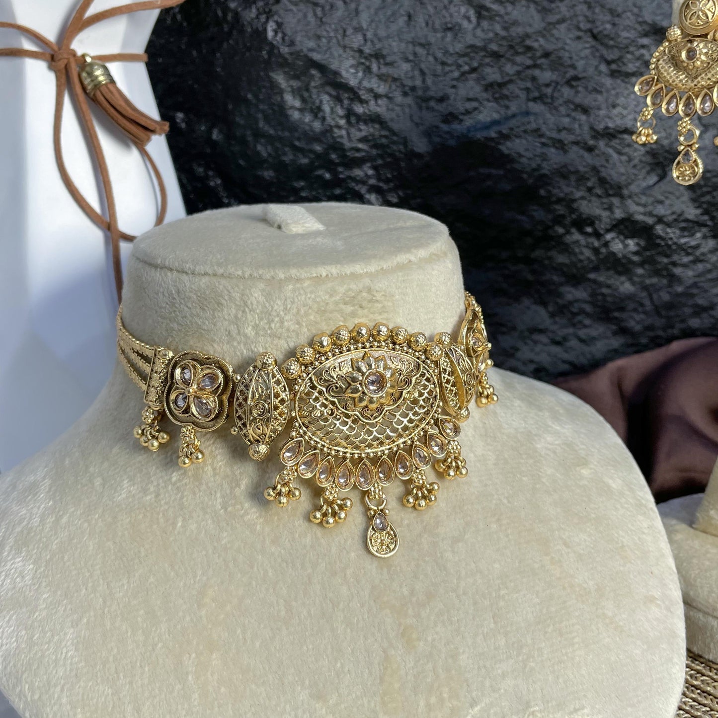 MAYUR PANKH RAJWARI CHOKER