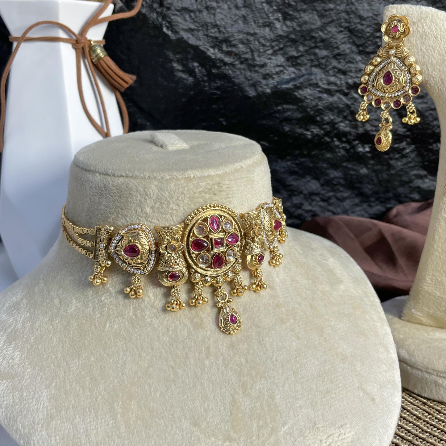 MAHARAANI MANDALA RAJWARI CHOKER