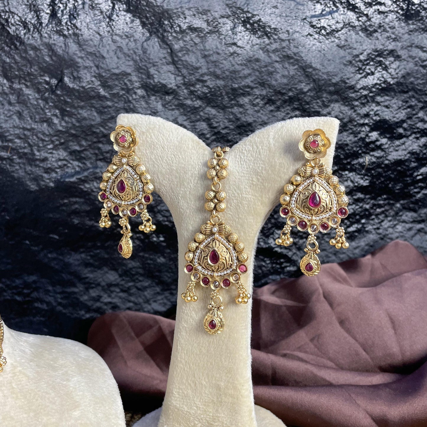 MAHARAANI MANDALA RAJWARI CHOKER