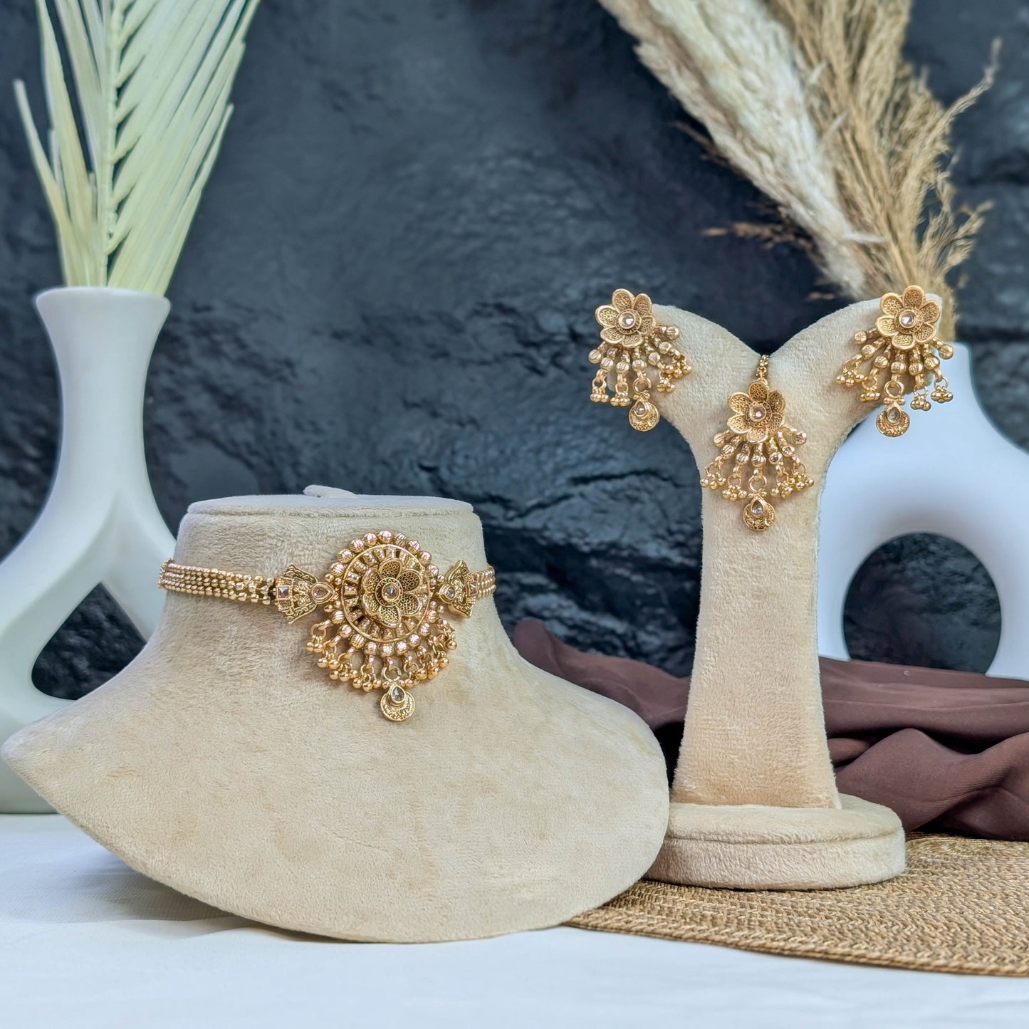 Manik-moti rajwari choker