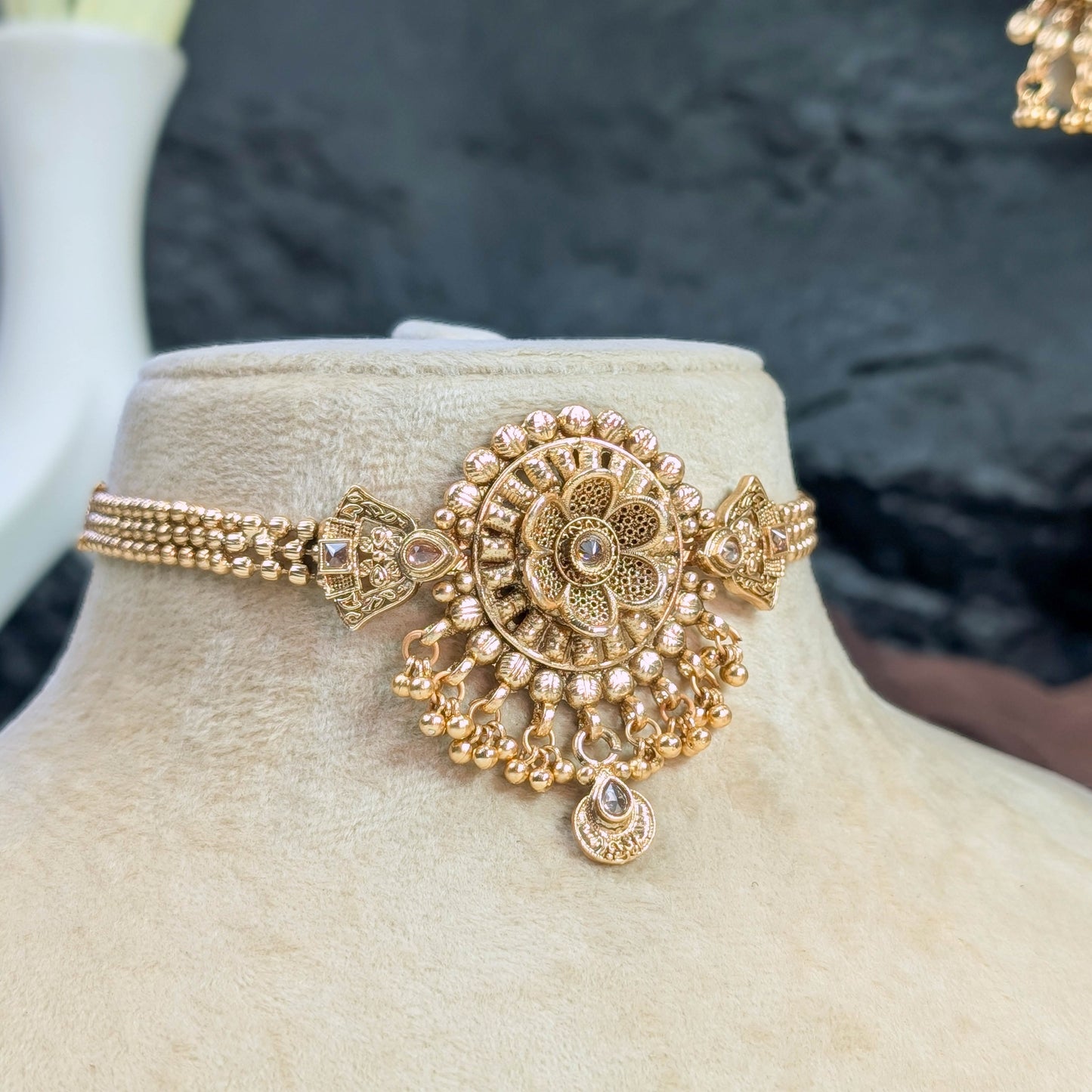 Manik-moti rajwari choker