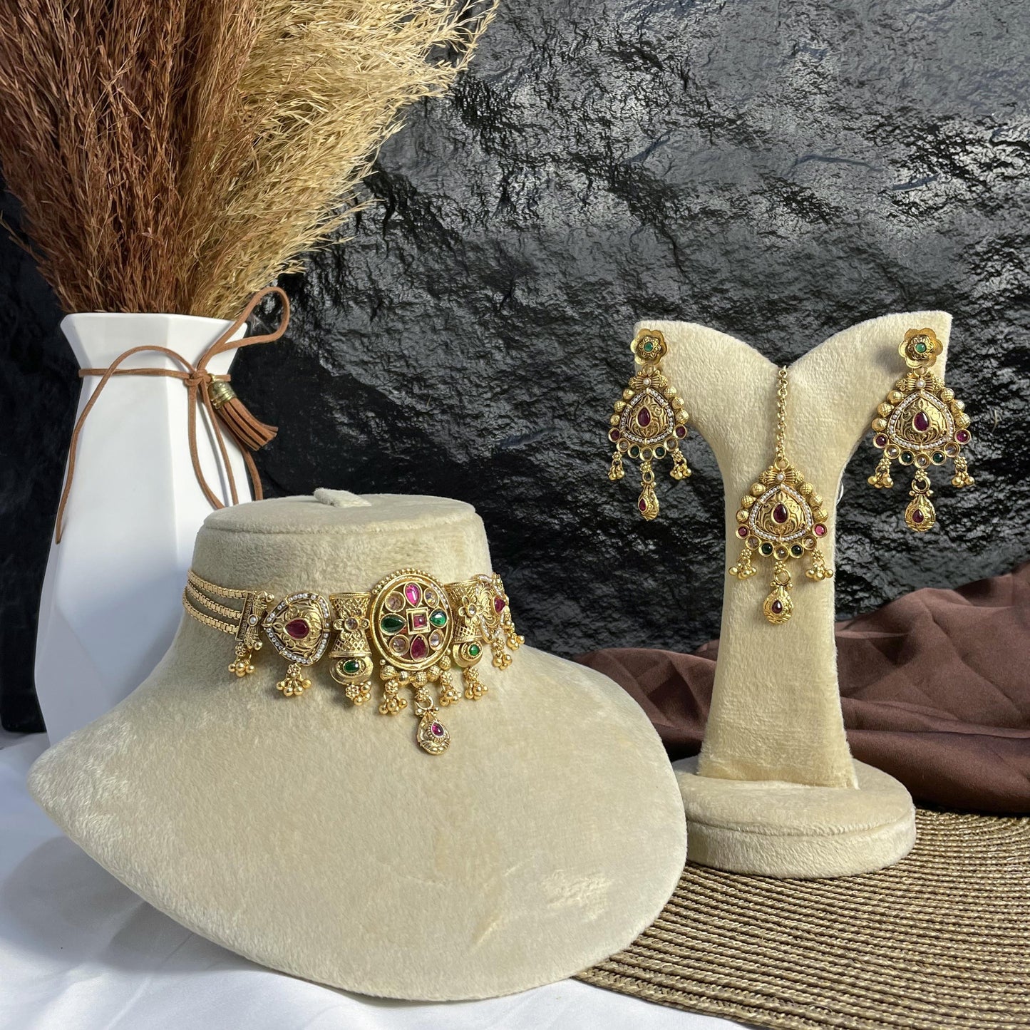 MAHARAANI MANDALA RAJWARI CHOKER