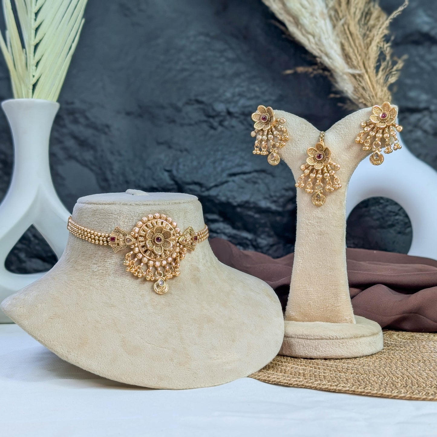 Manik-moti rajwari choker